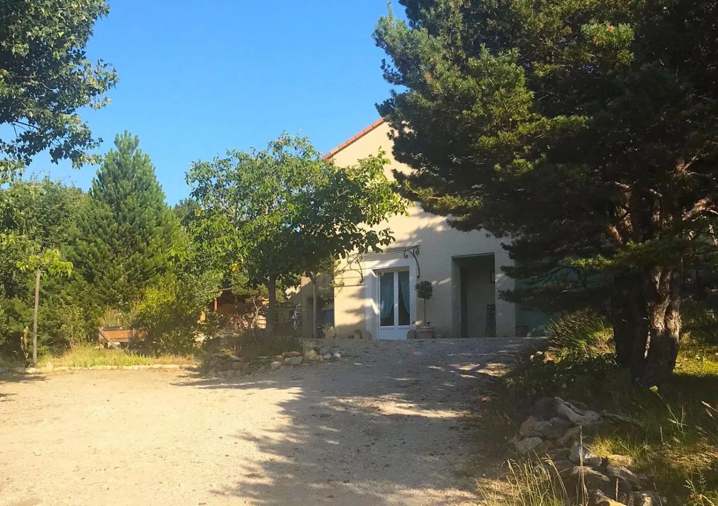 Property building in Le Mapillon