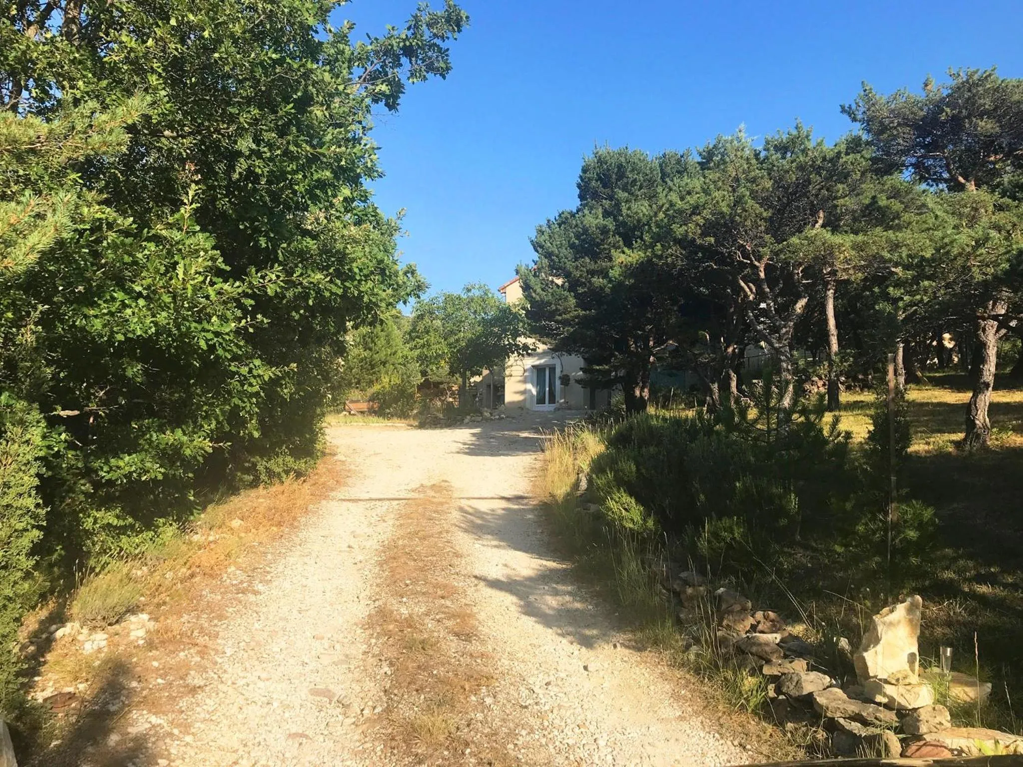 Facade/entrance in Le Mapillon