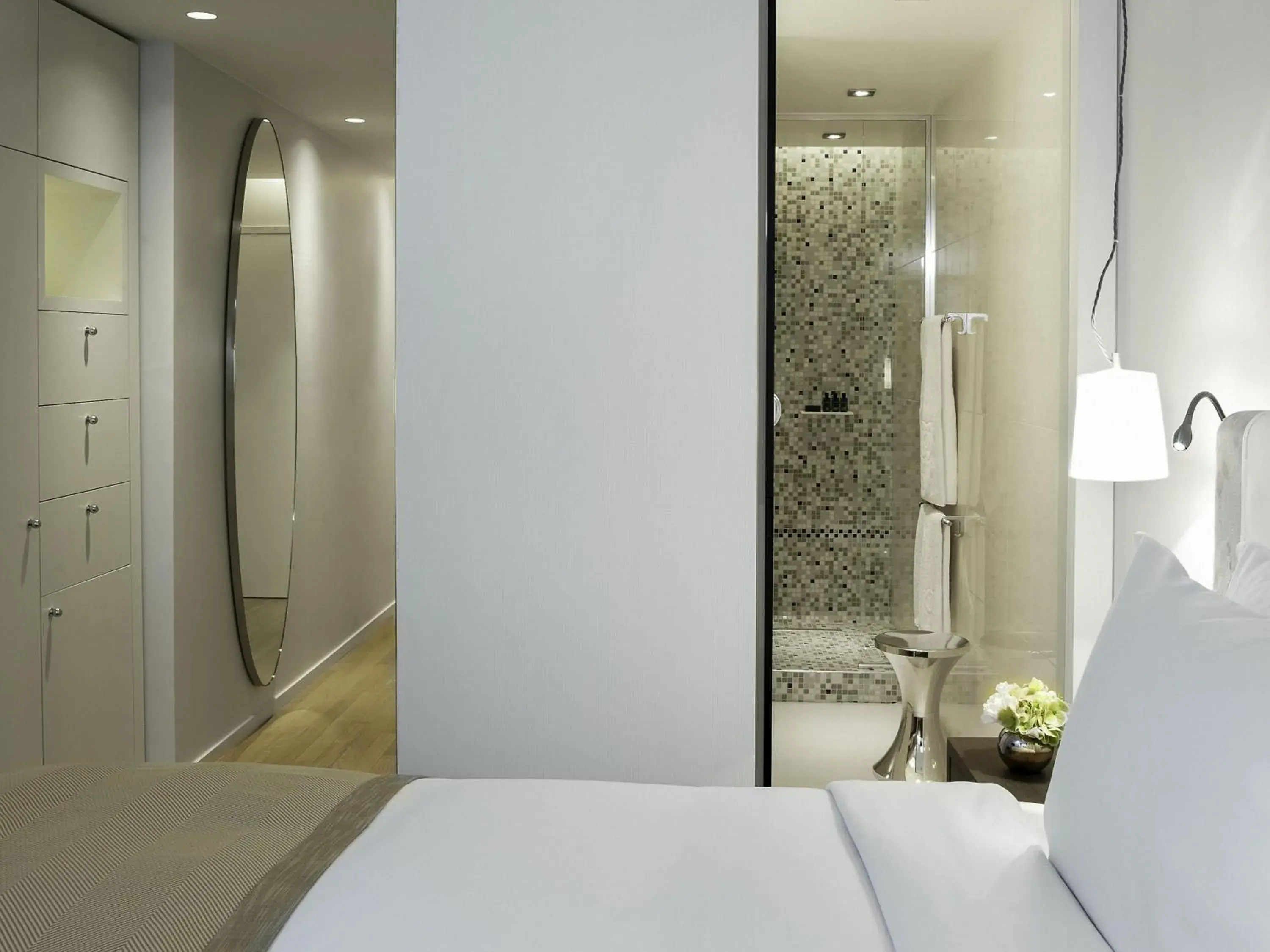 Superior Queen Room in Sofitel Paris Arc De Triomphe Superior Queen Room in Sofitel Paris Arc De Triomphe