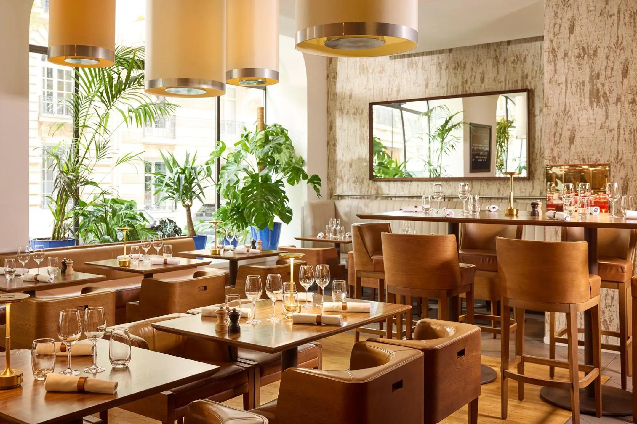 Restaurant/places to eat in Sofitel Paris Arc De Triomphe