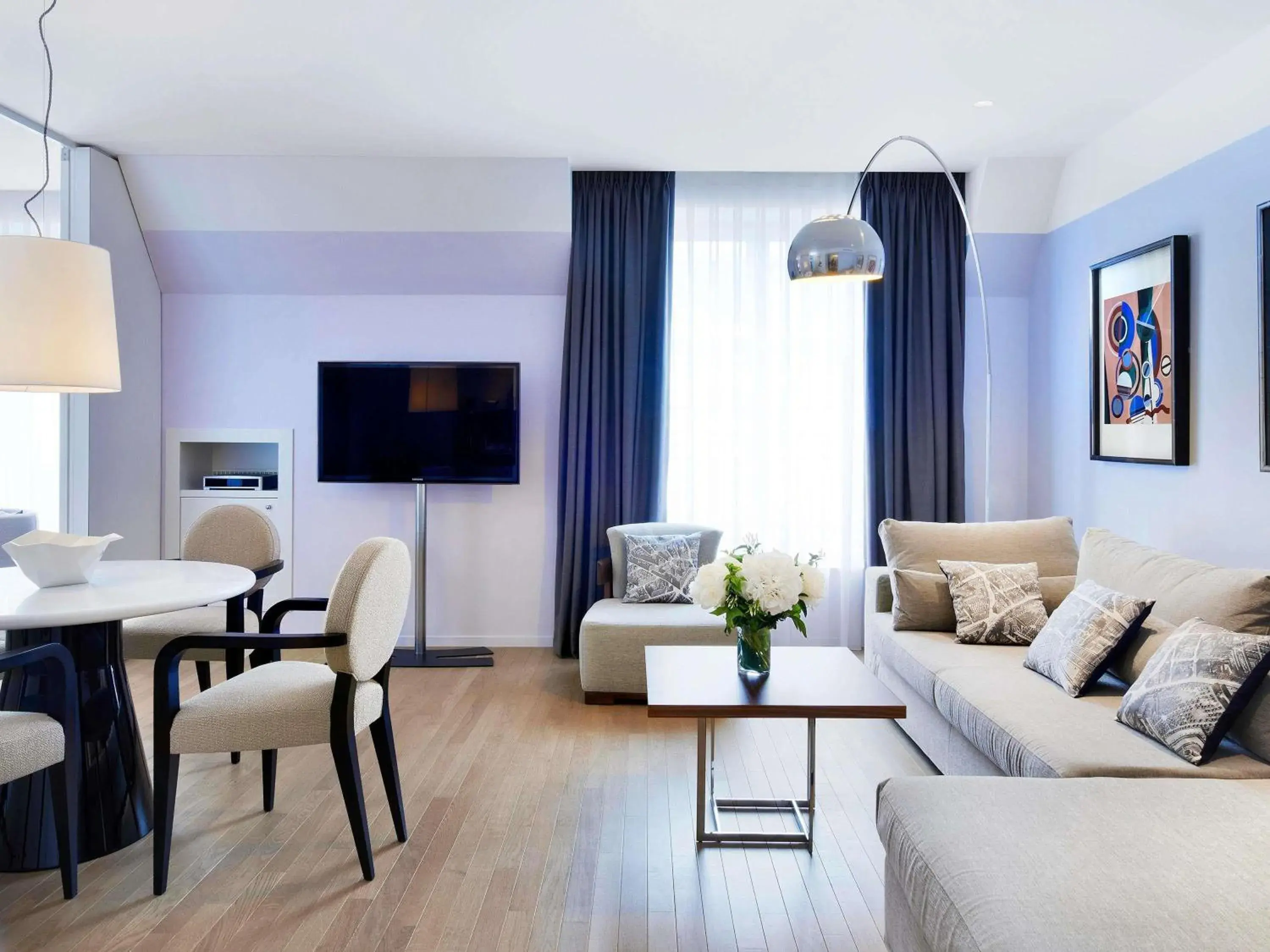 Apartment with One King Bed in Sofitel Paris Arc De Triomphe Apartment with One King Bed in Sofitel Paris Arc De Triomphe