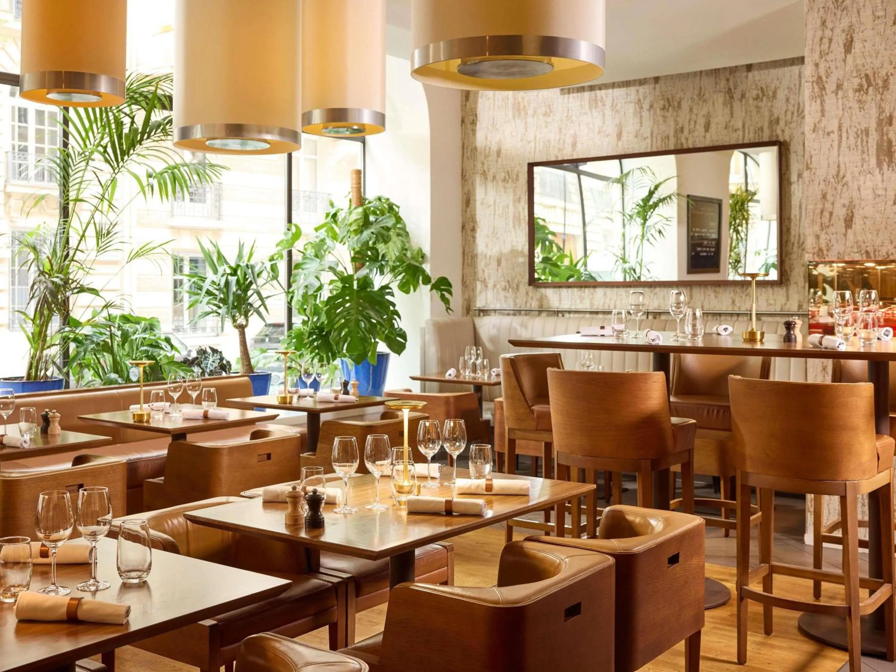 Restaurant/places to eat in Sofitel Paris Arc De Triomphe