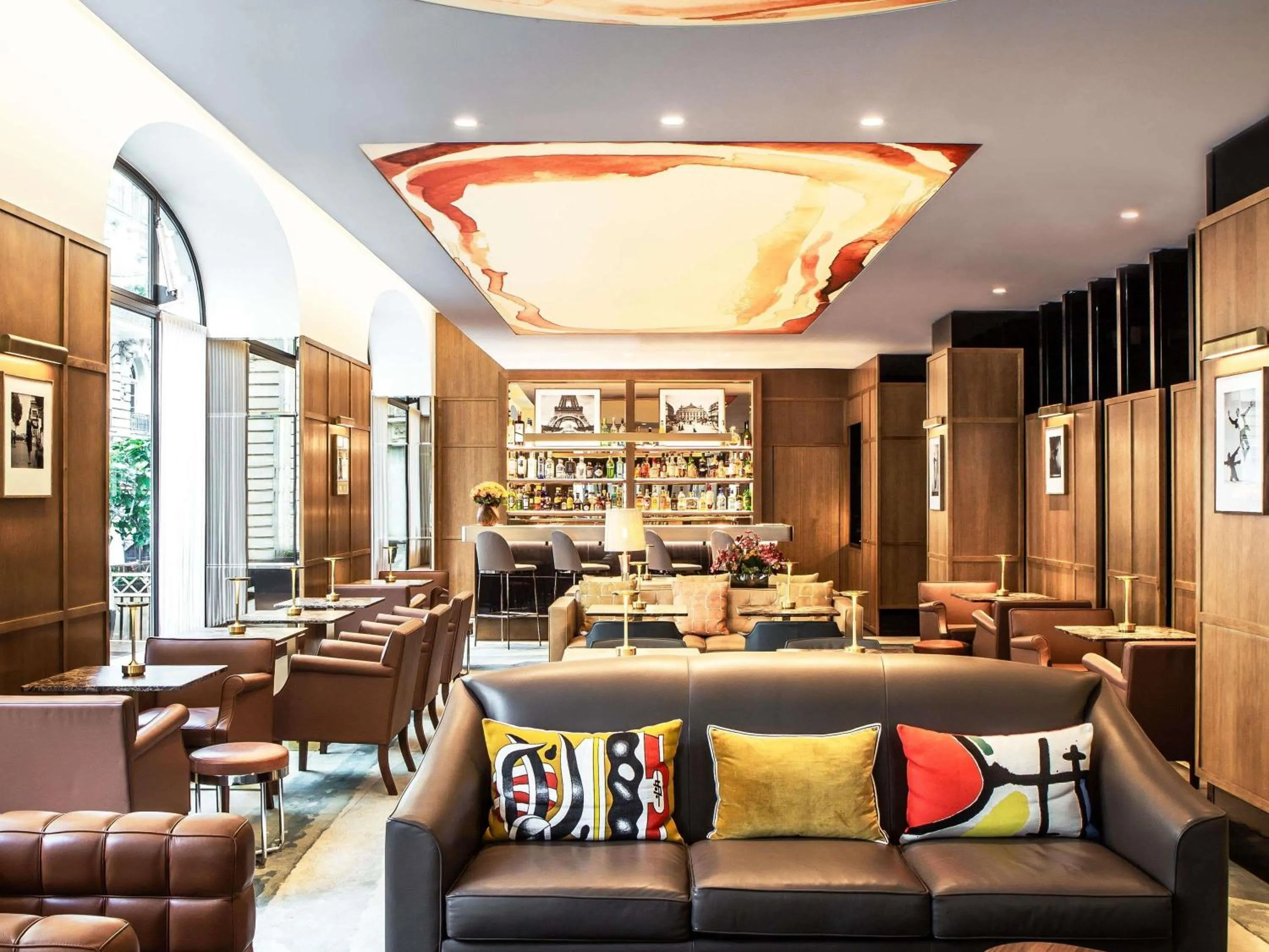 Lounge or bar in Sofitel Paris Arc De Triomphe