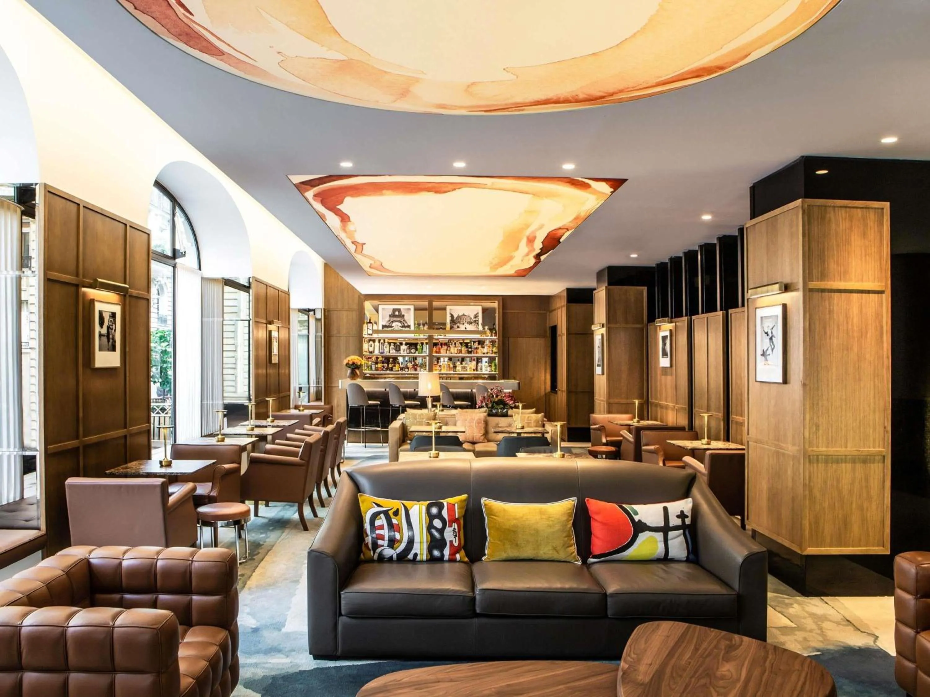 Restaurant/places to eat in Sofitel Paris Arc De Triomphe