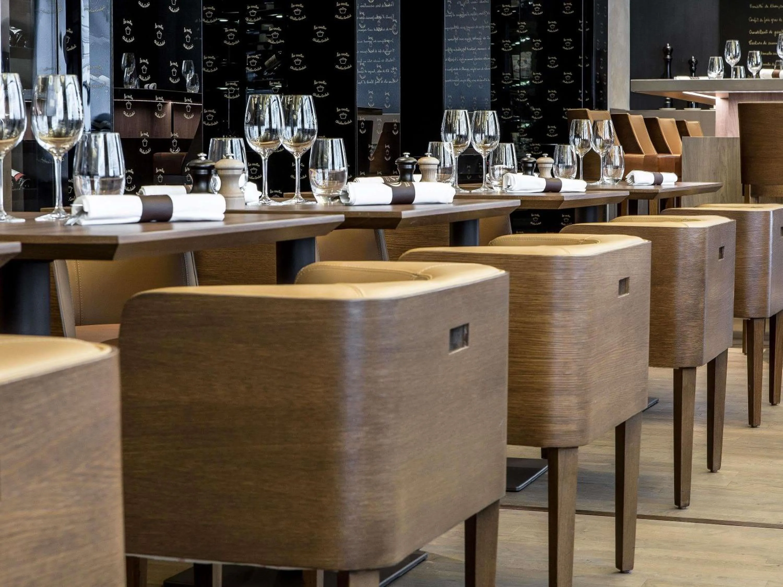 Restaurant/places to eat in Sofitel Paris Arc De Triomphe