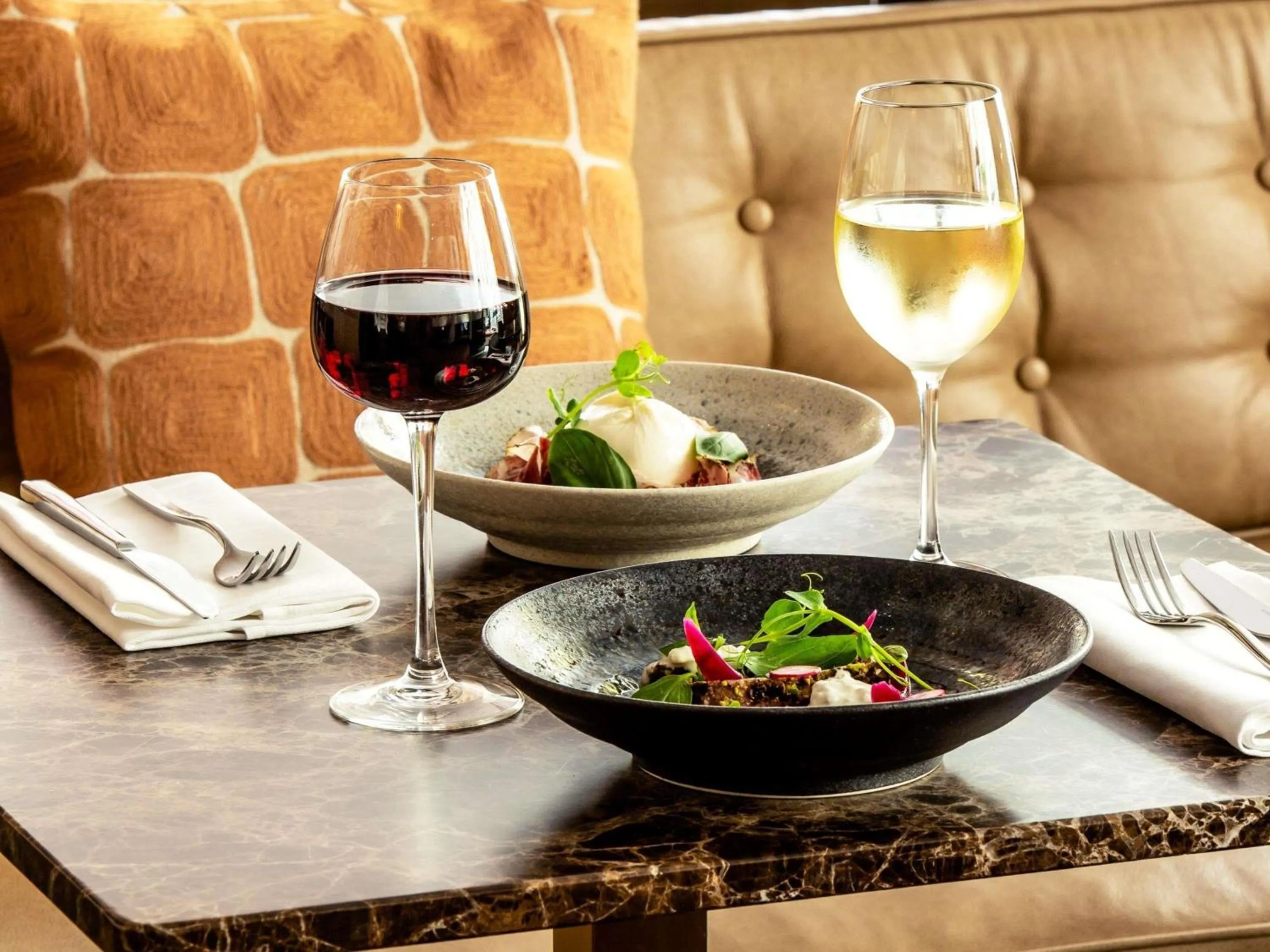 Restaurant/places to eat in Sofitel Paris Arc De Triomphe