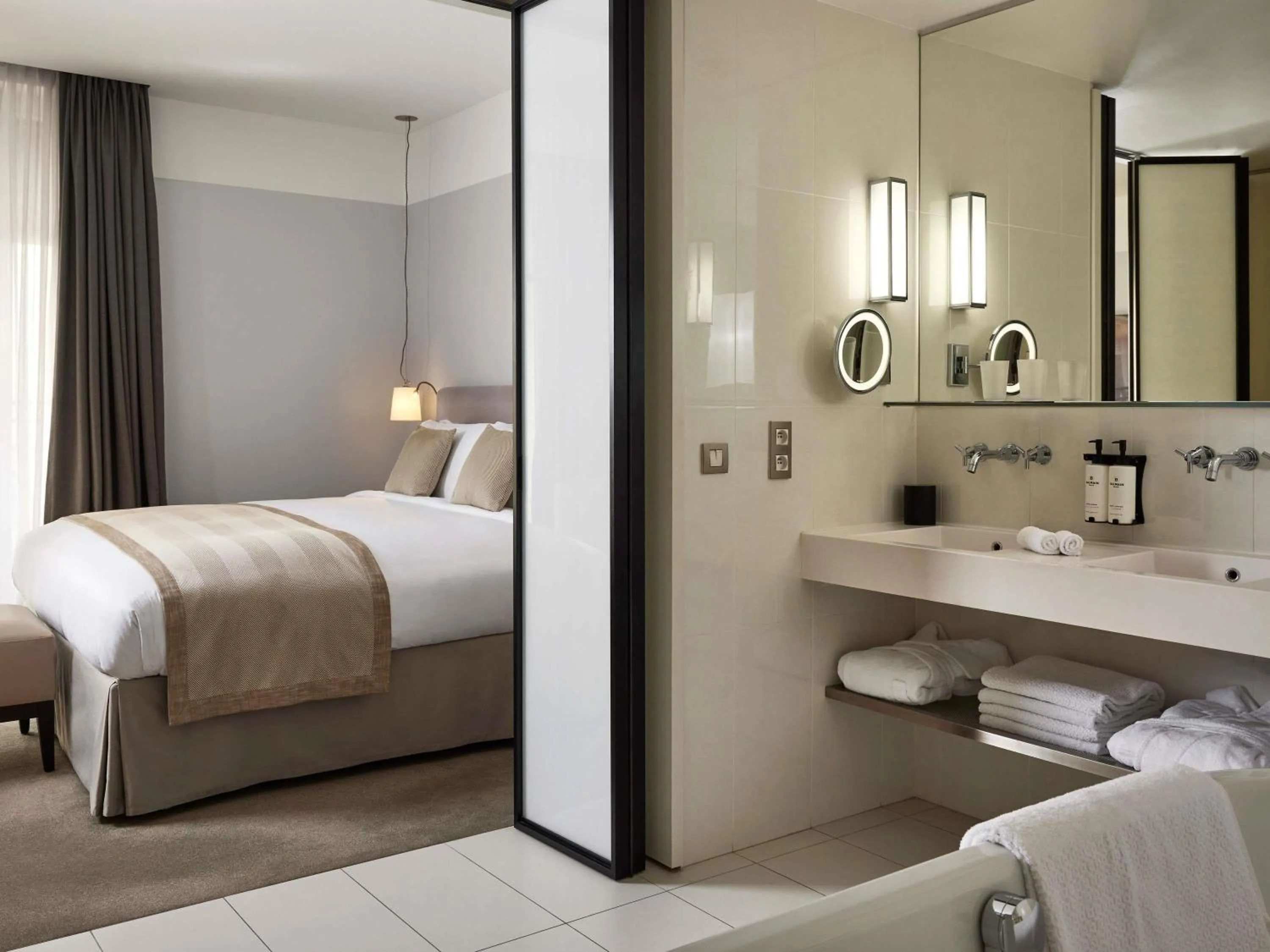 Bedroom, Bed in Sofitel Paris Arc De Triomphe