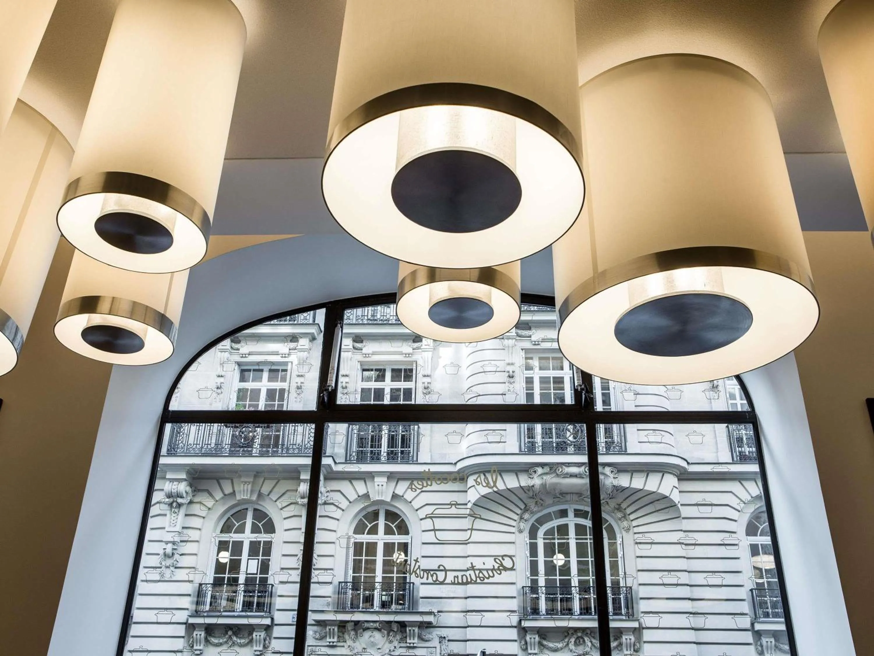 Restaurant/places to eat in Sofitel Paris Arc De Triomphe