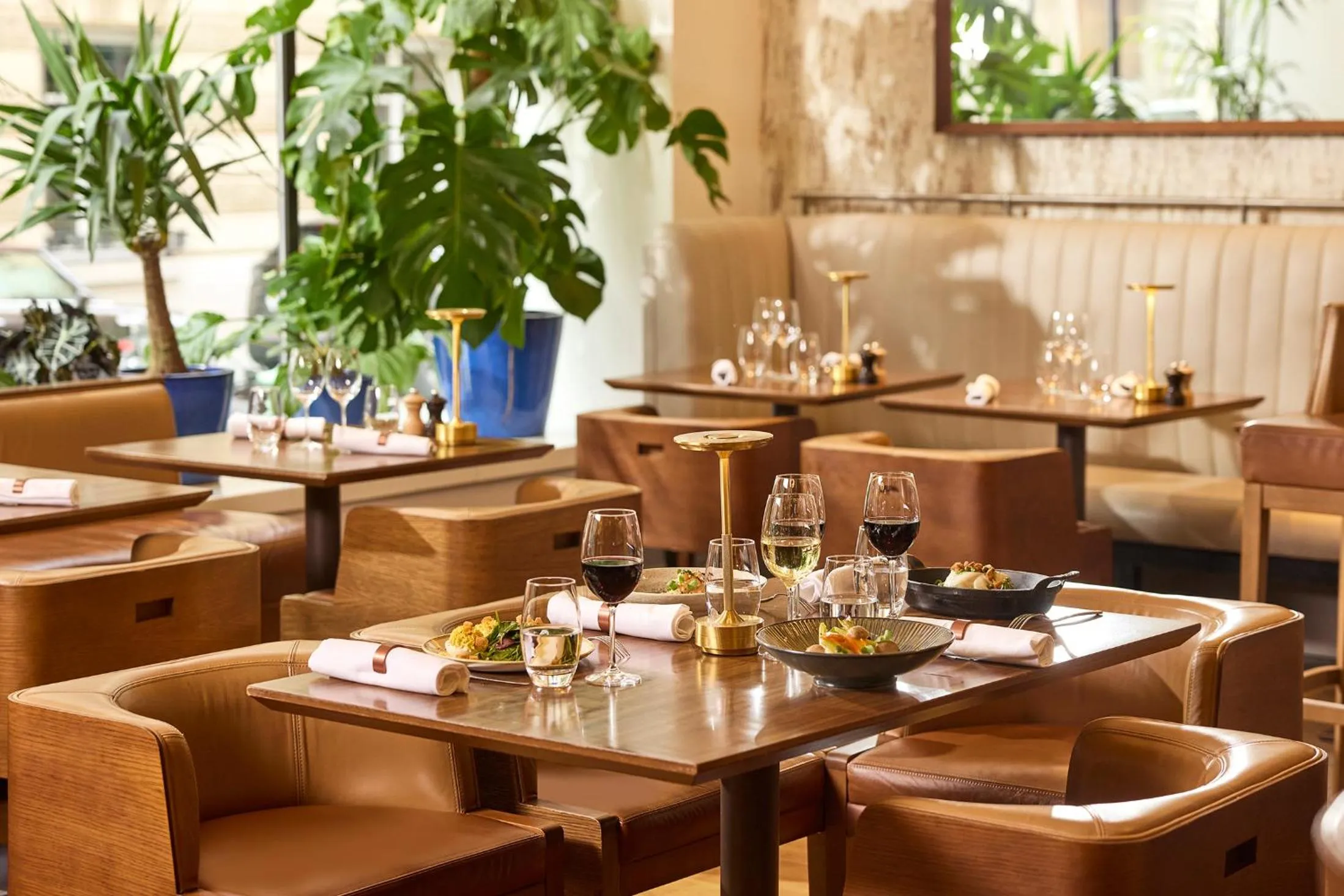 Restaurant/places to eat in Sofitel Paris Arc De Triomphe