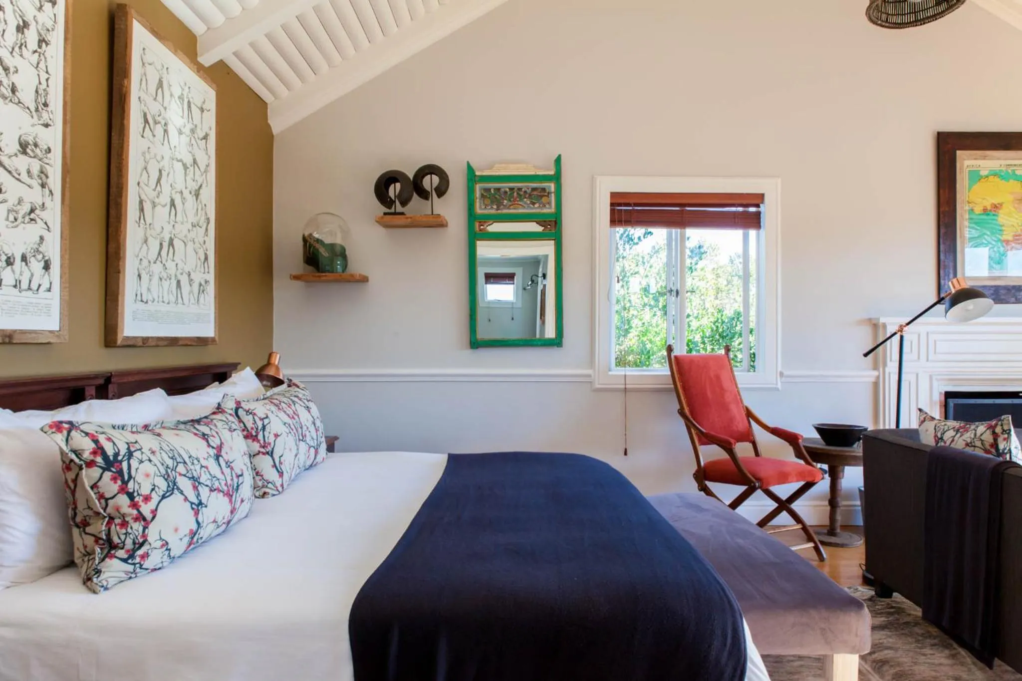 Bed in Emily Moon River Lodge