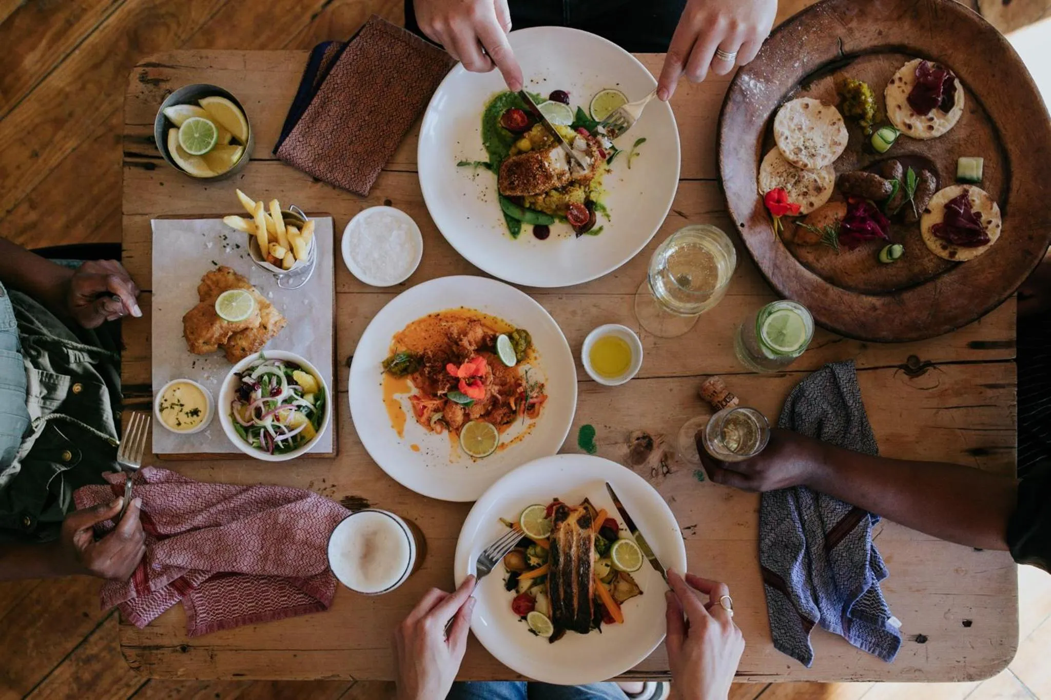 Food and drinks in Emily Moon River Lodge