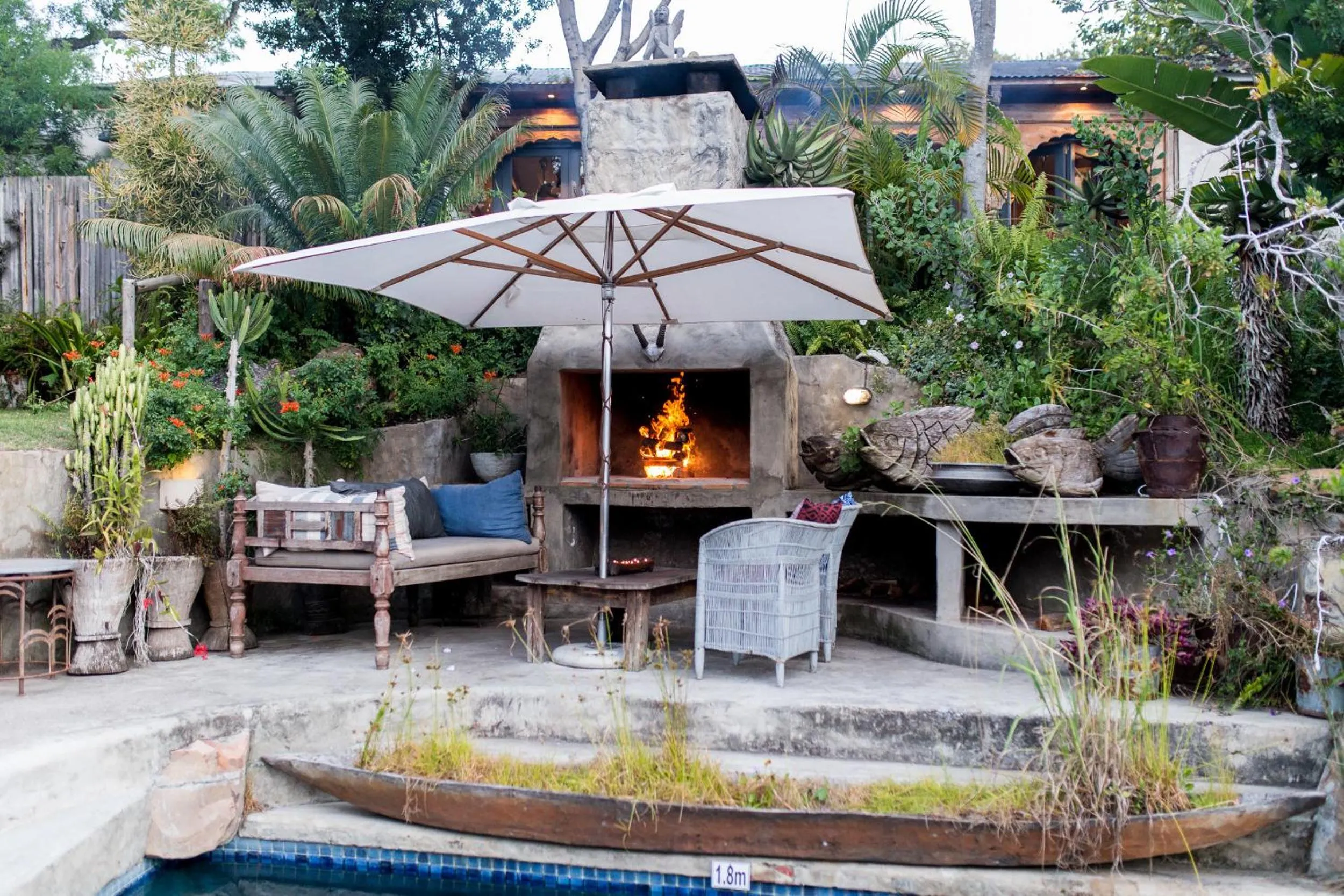 Restaurant/places to eat in Emily Moon River Lodge