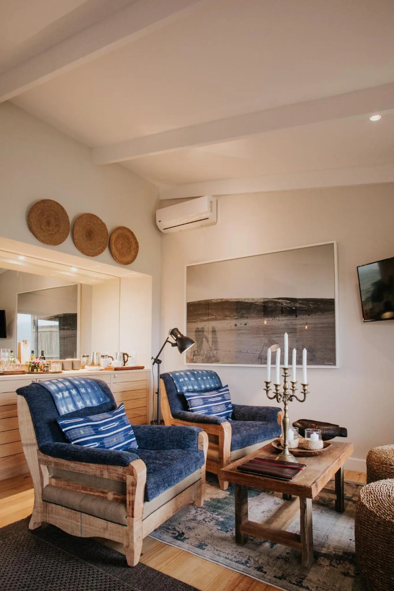 Living room in Emily Moon River Lodge