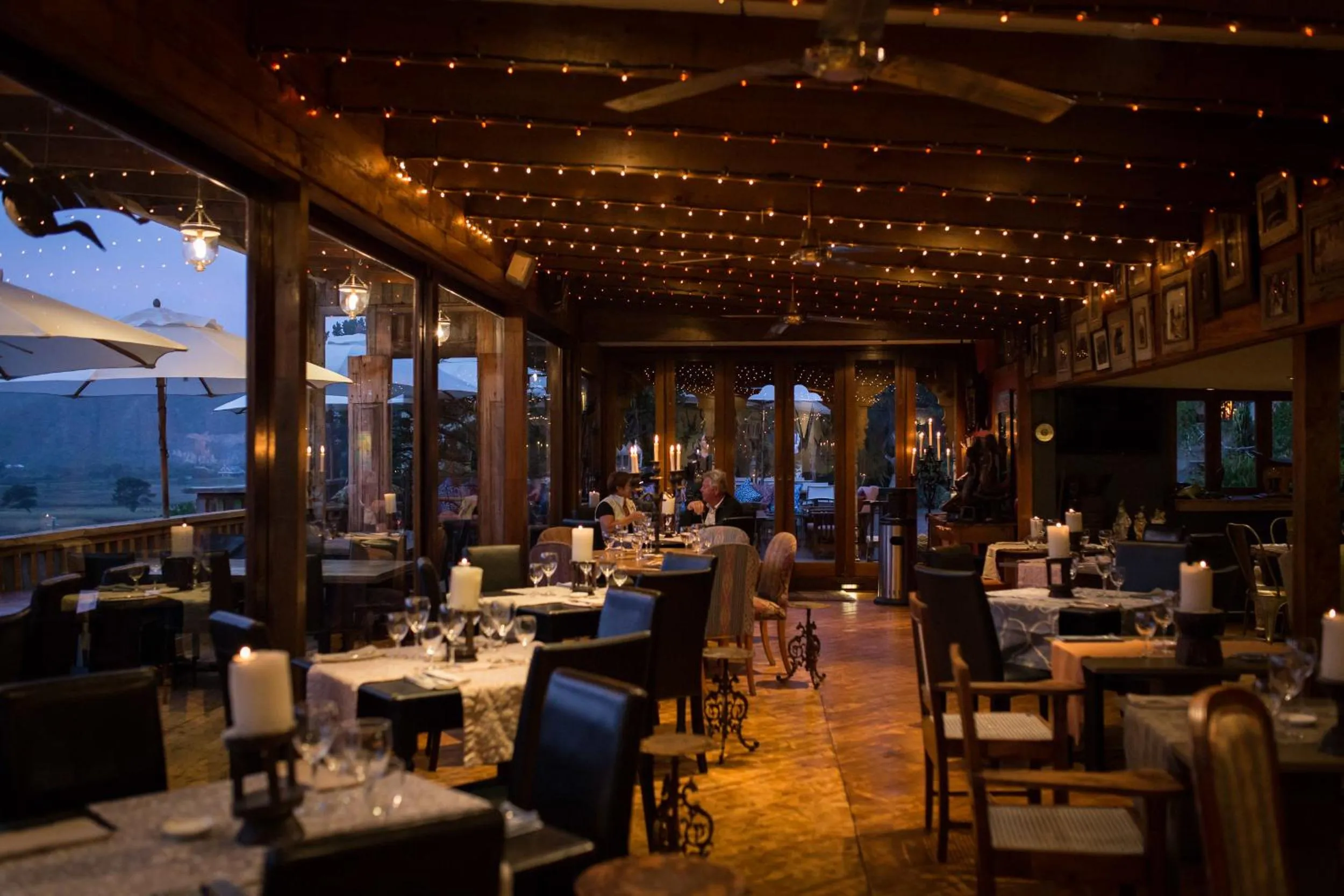 Restaurant/places to eat in Emily Moon River Lodge