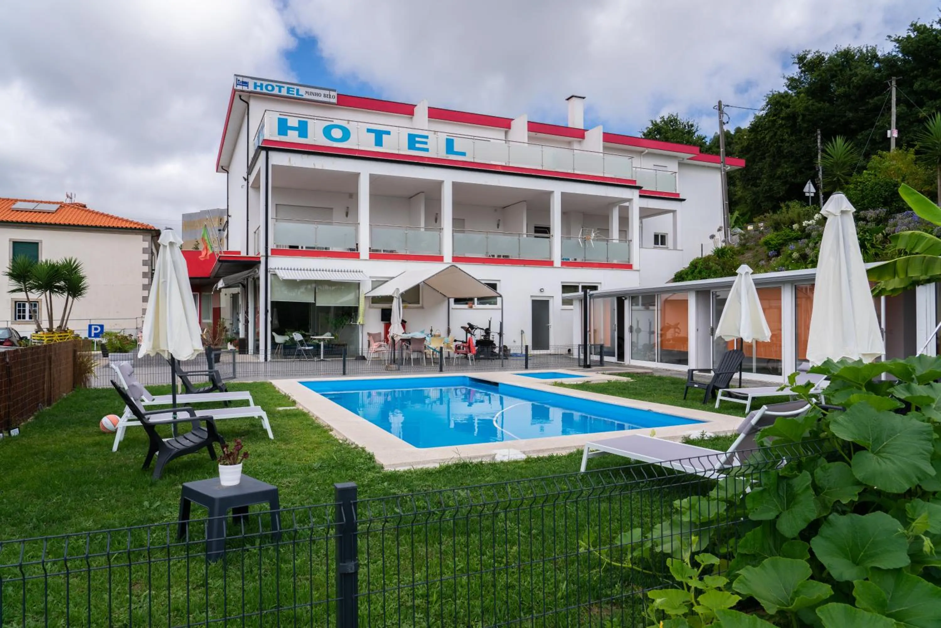 Swimming pool in Hotel Minho Belo