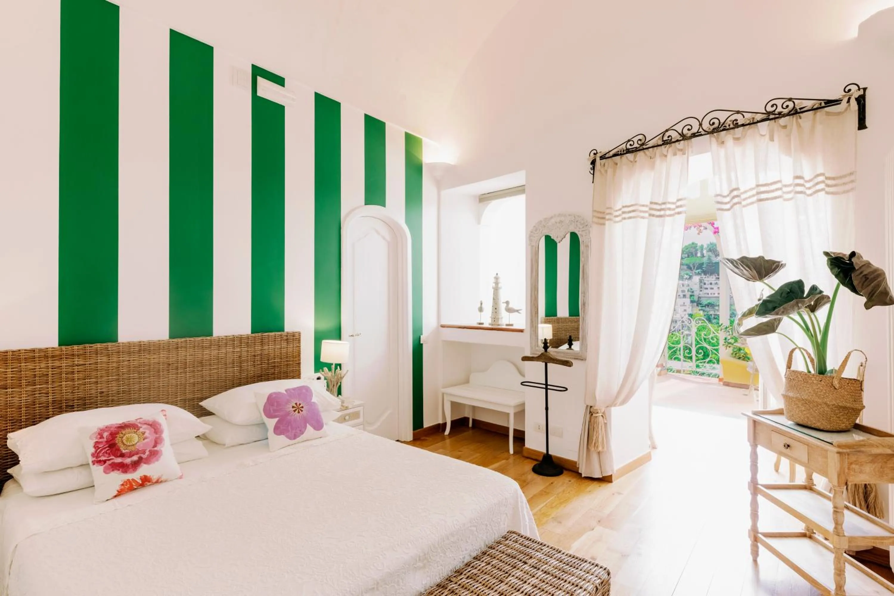 Balcony/Terrace, Bed in Villa Mary Suites