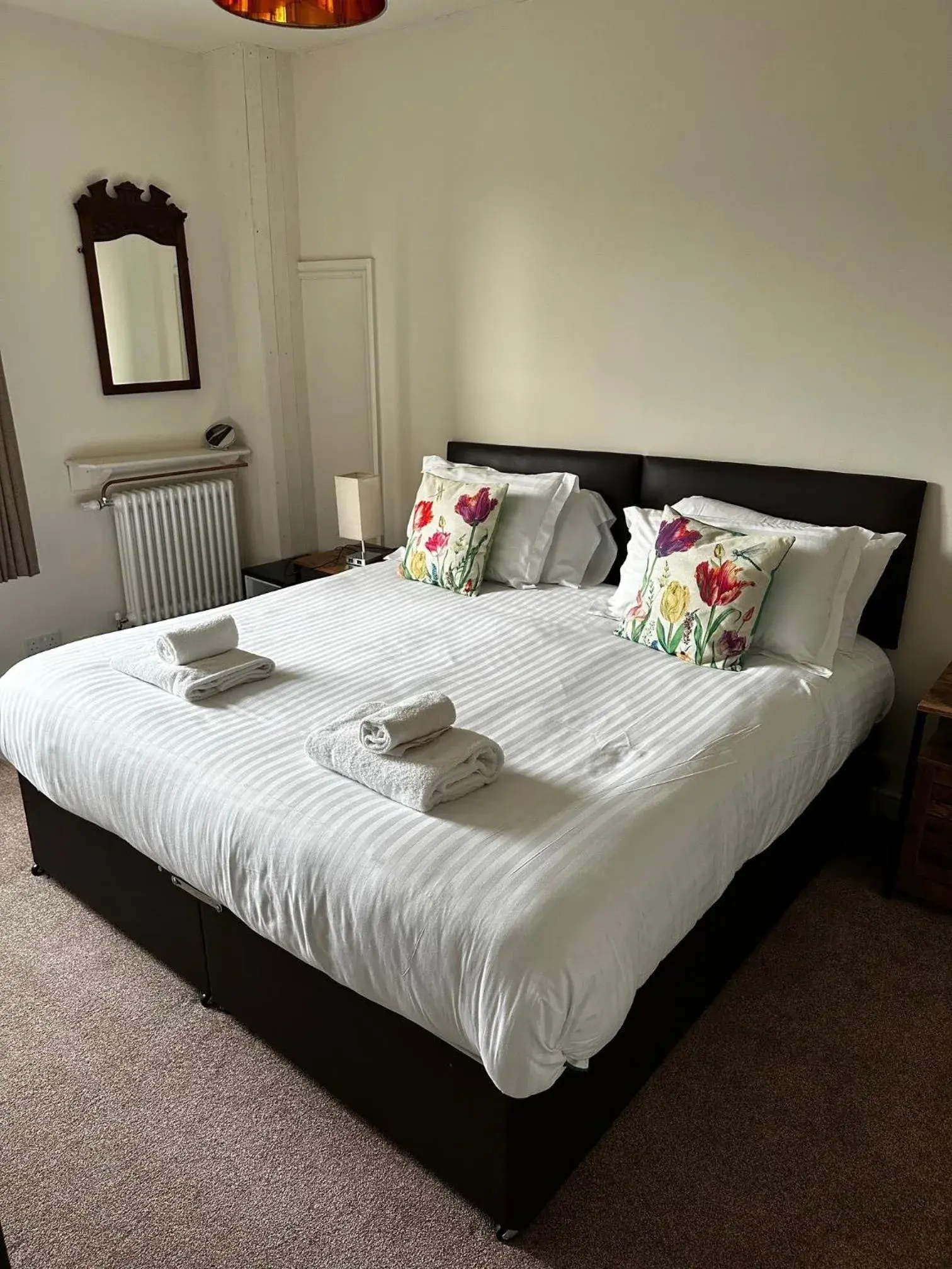 Twin Room with Shower in New Inn Appletreewick Twin Room with Shower in New Inn Appletreewick