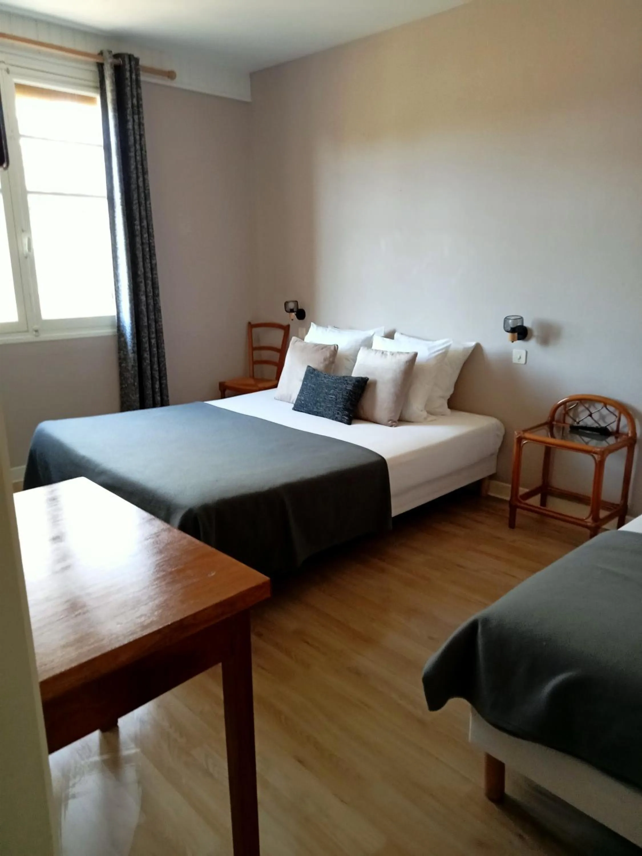 Bedroom, Bed in L'Auberge de Lugos