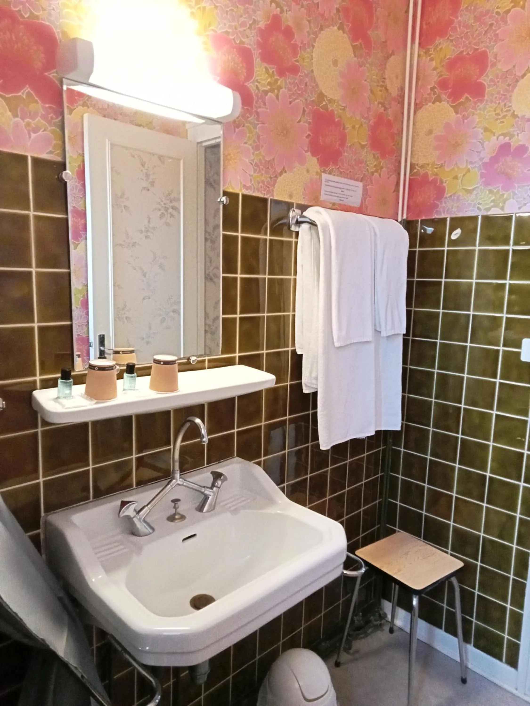 Bathroom in L'Auberge de Lugos