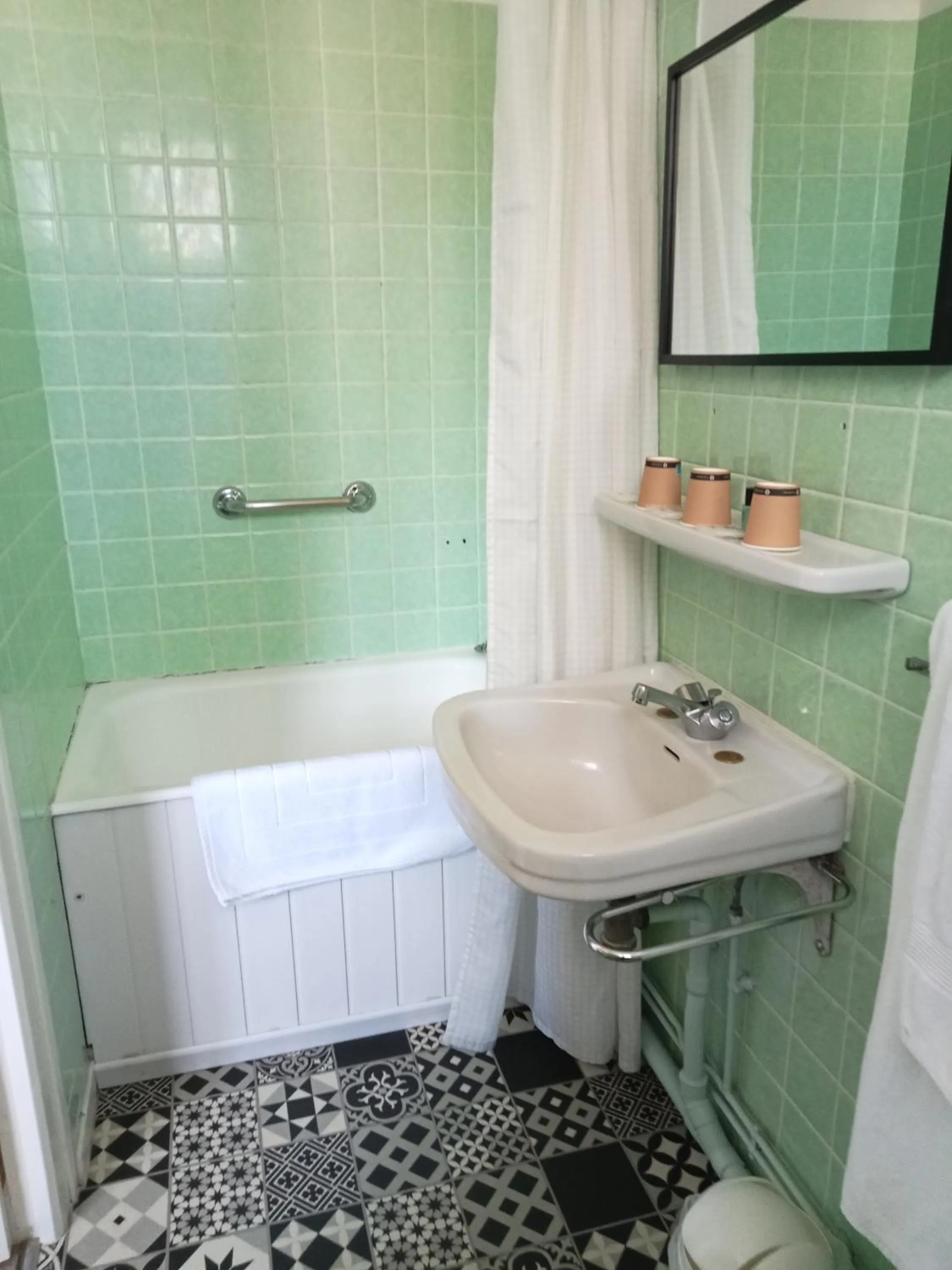 Bathroom in L'Auberge de Lugos