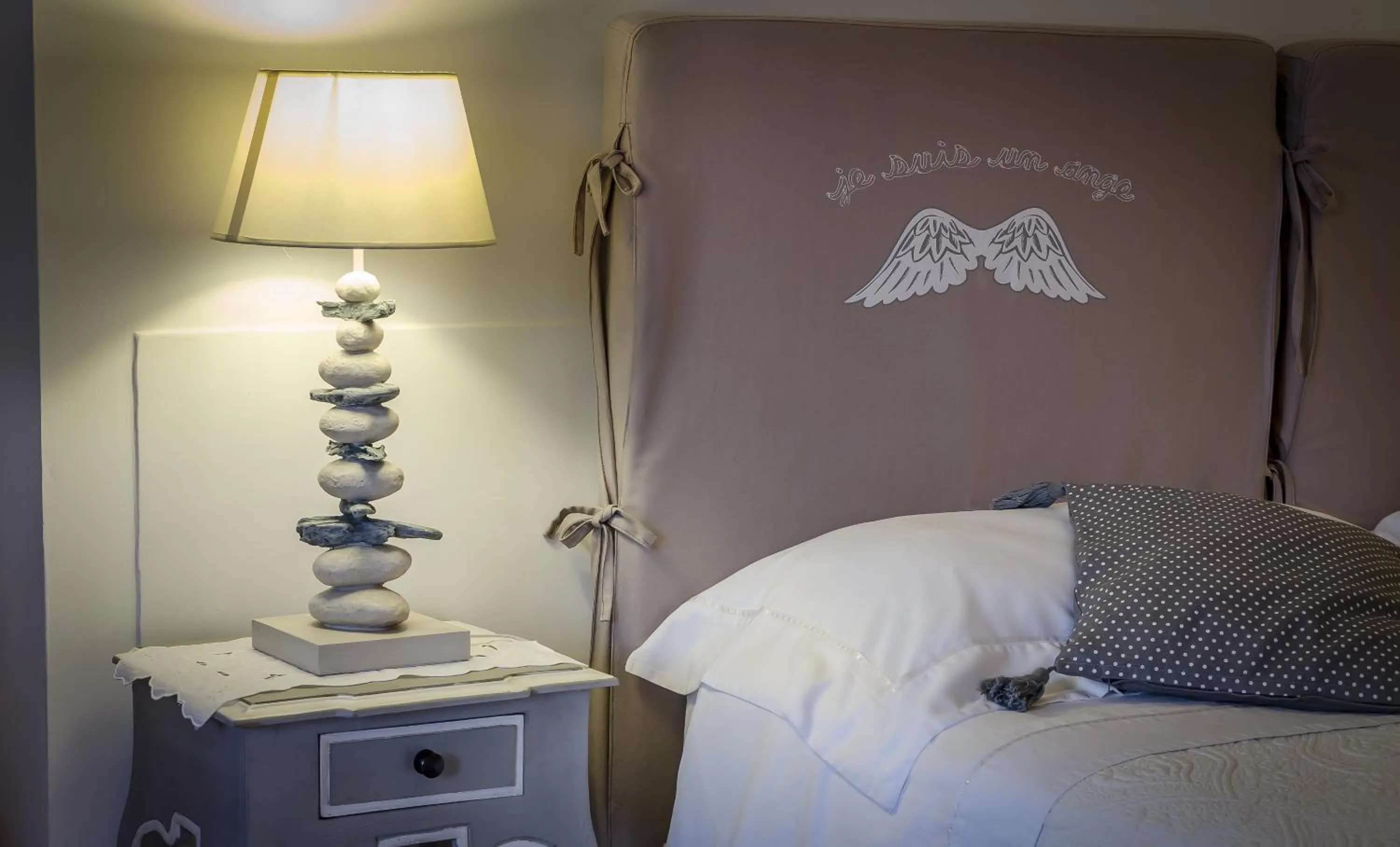 Decorative detail, Bed in Maison Liparlati