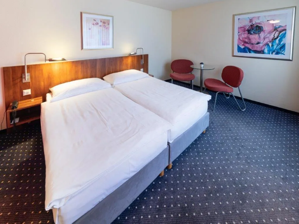 Staff, Bed in Hotel - Restaurant Eierhals am Ägerisee