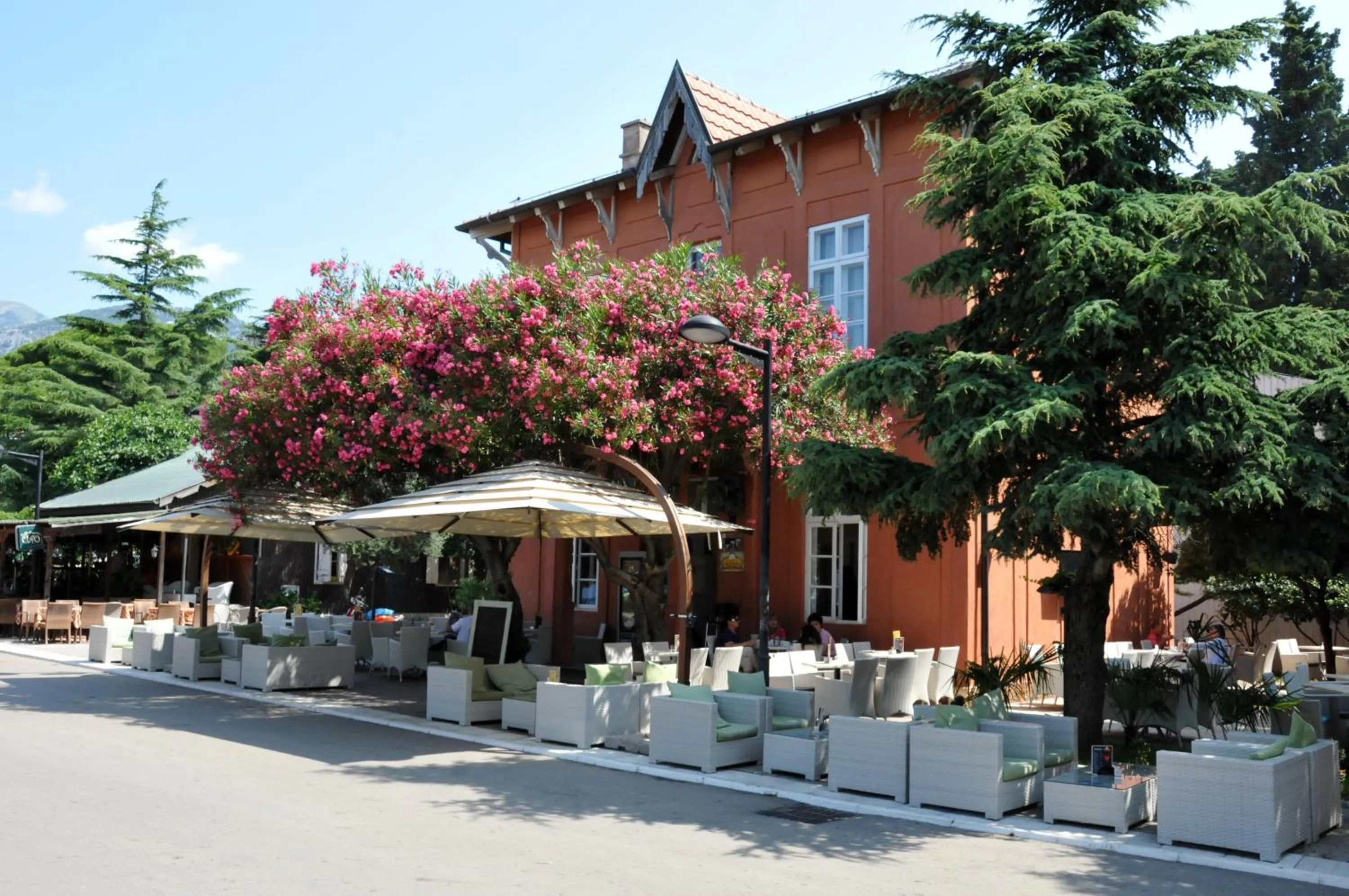 Facade/entrance in Le Petit Chateau
