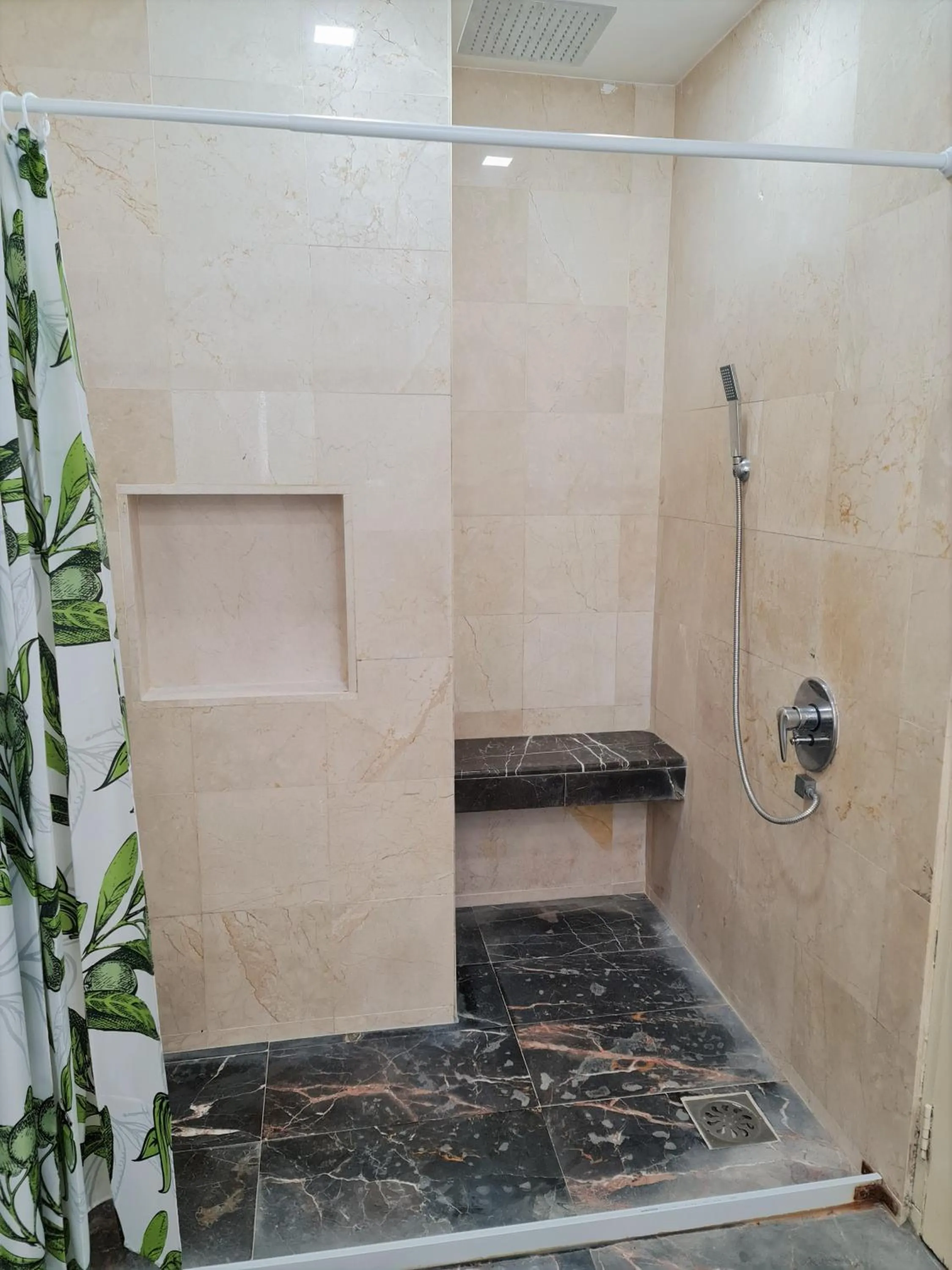 Bukit Bintang Apartment by Sarah's Lodge @ Fahrenheit88