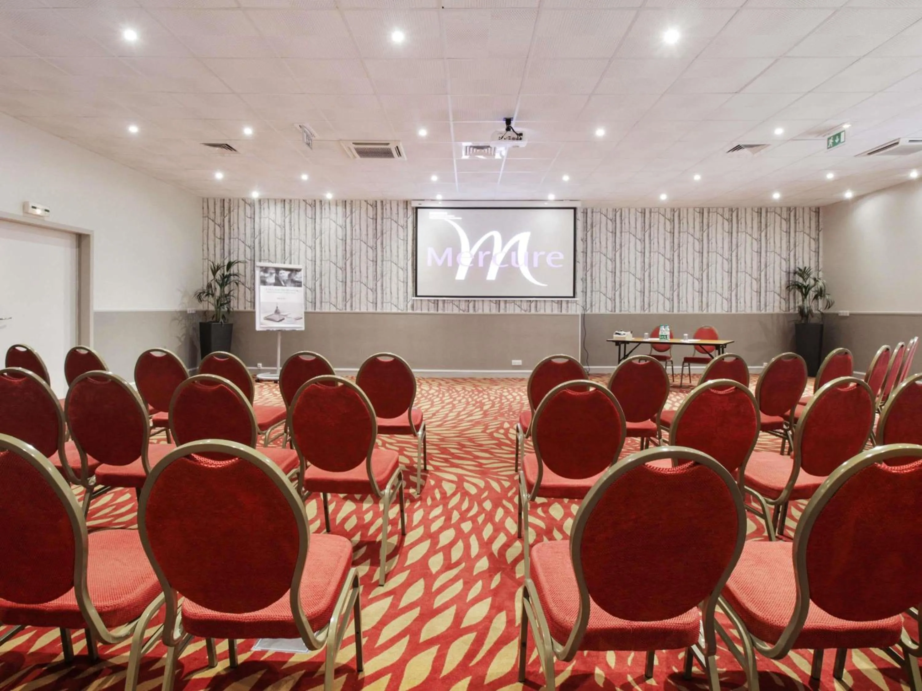 Meeting/conference room in Mercure Rambouillet Relays Du Château