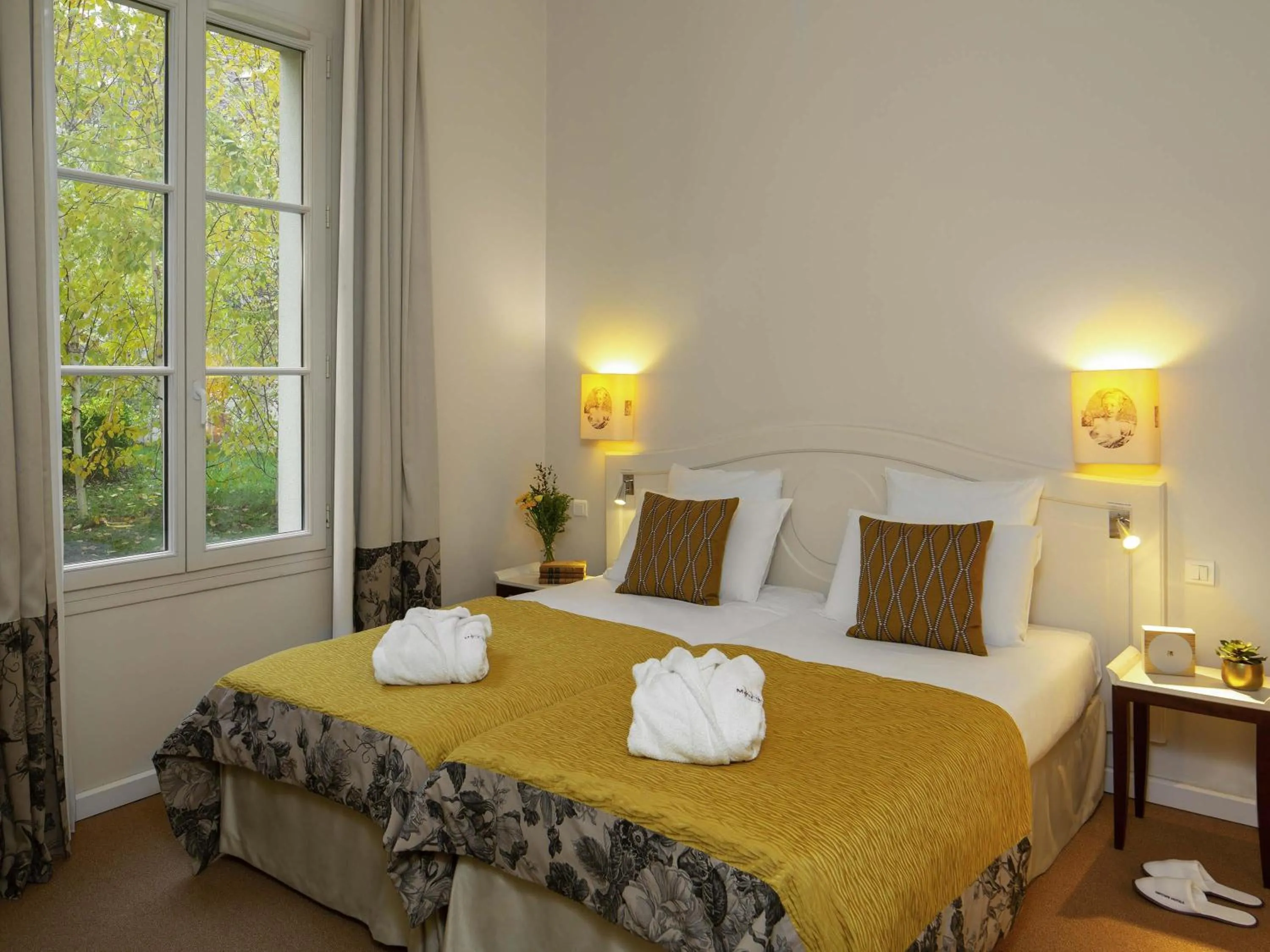 Bedroom, Bed in Mercure Rambouillet Relays Du Château