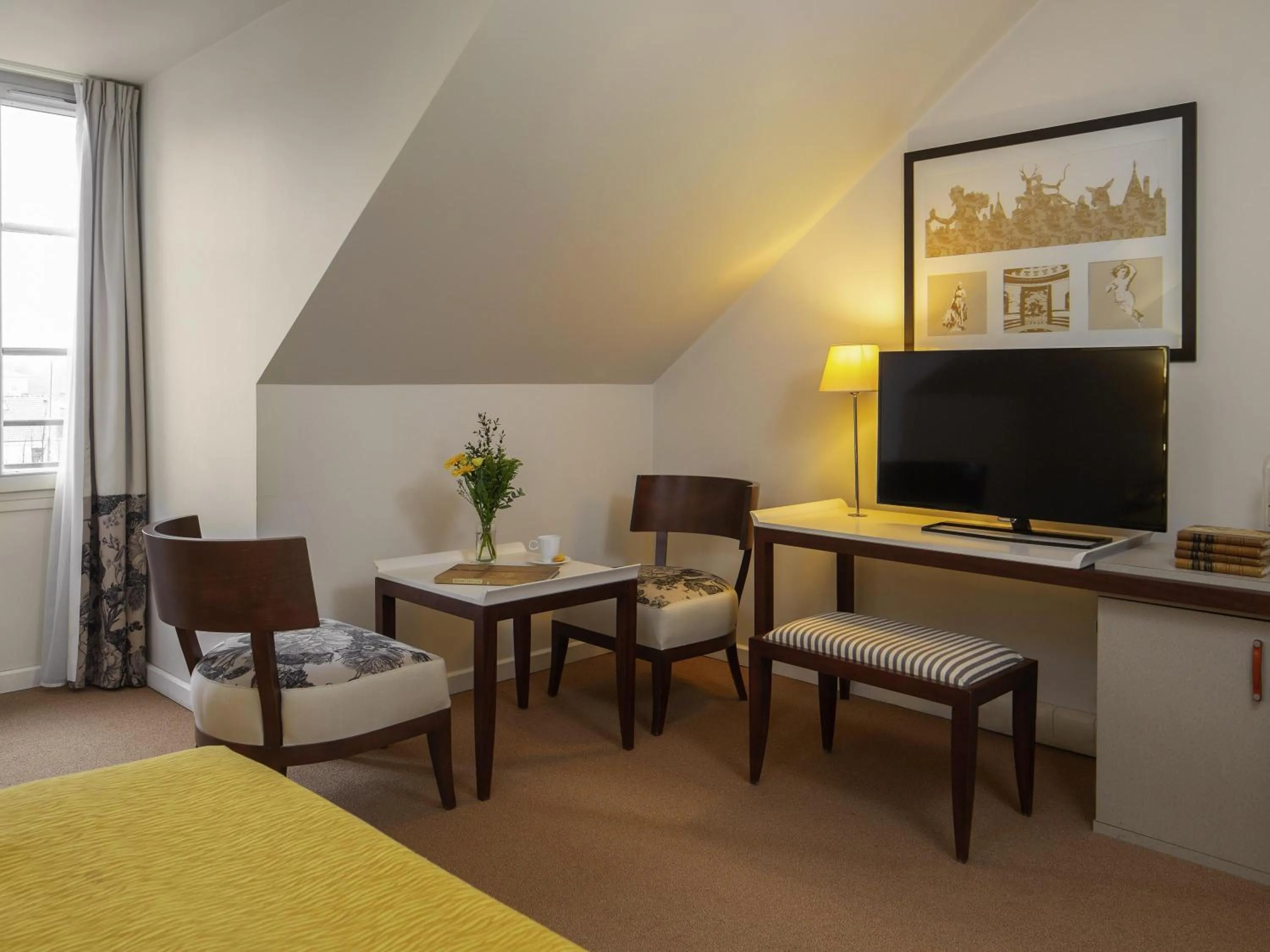 Bedroom in Mercure Rambouillet Relays Du Château