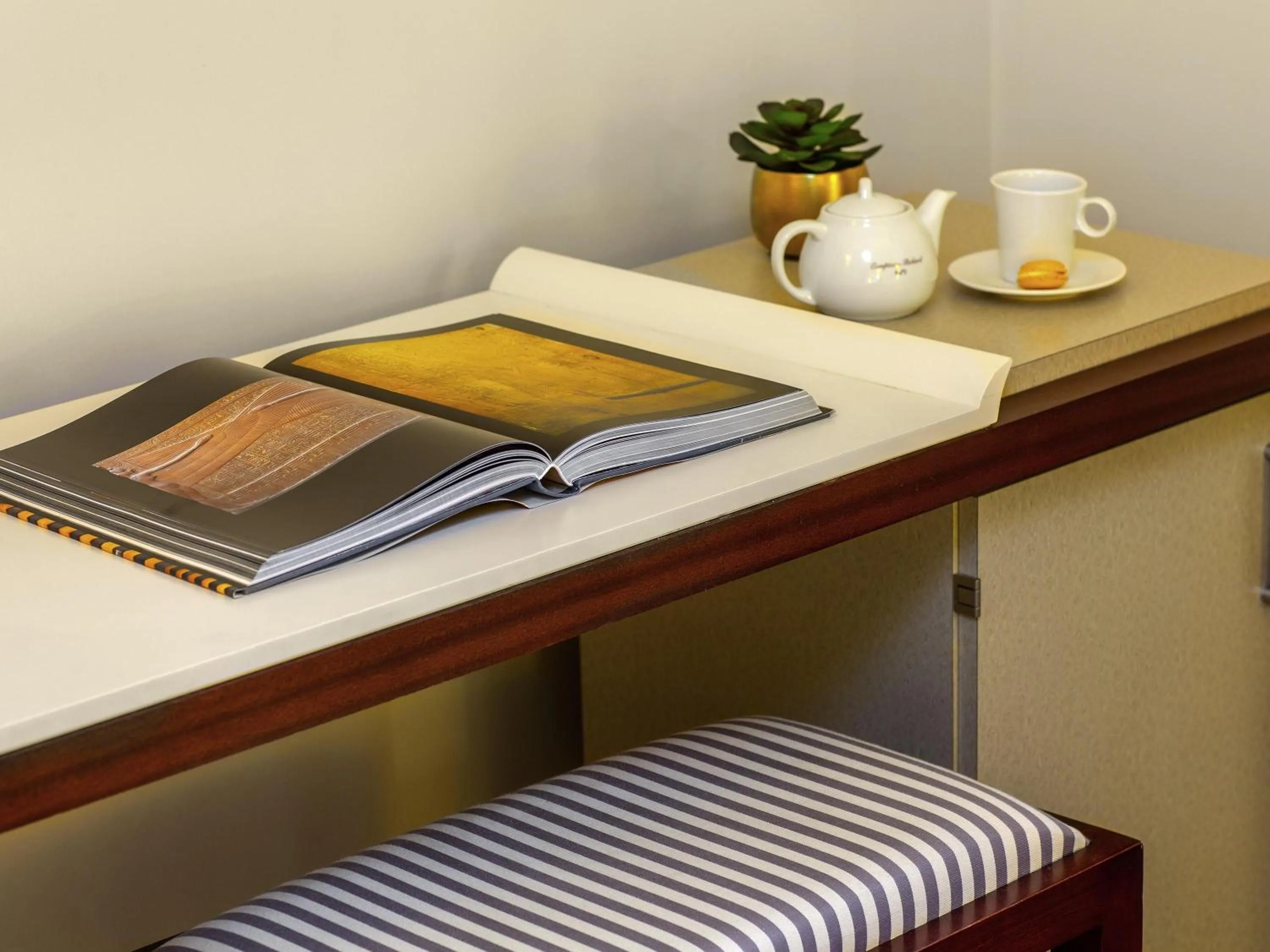 Bedroom in Mercure Rambouillet Relays Du Château