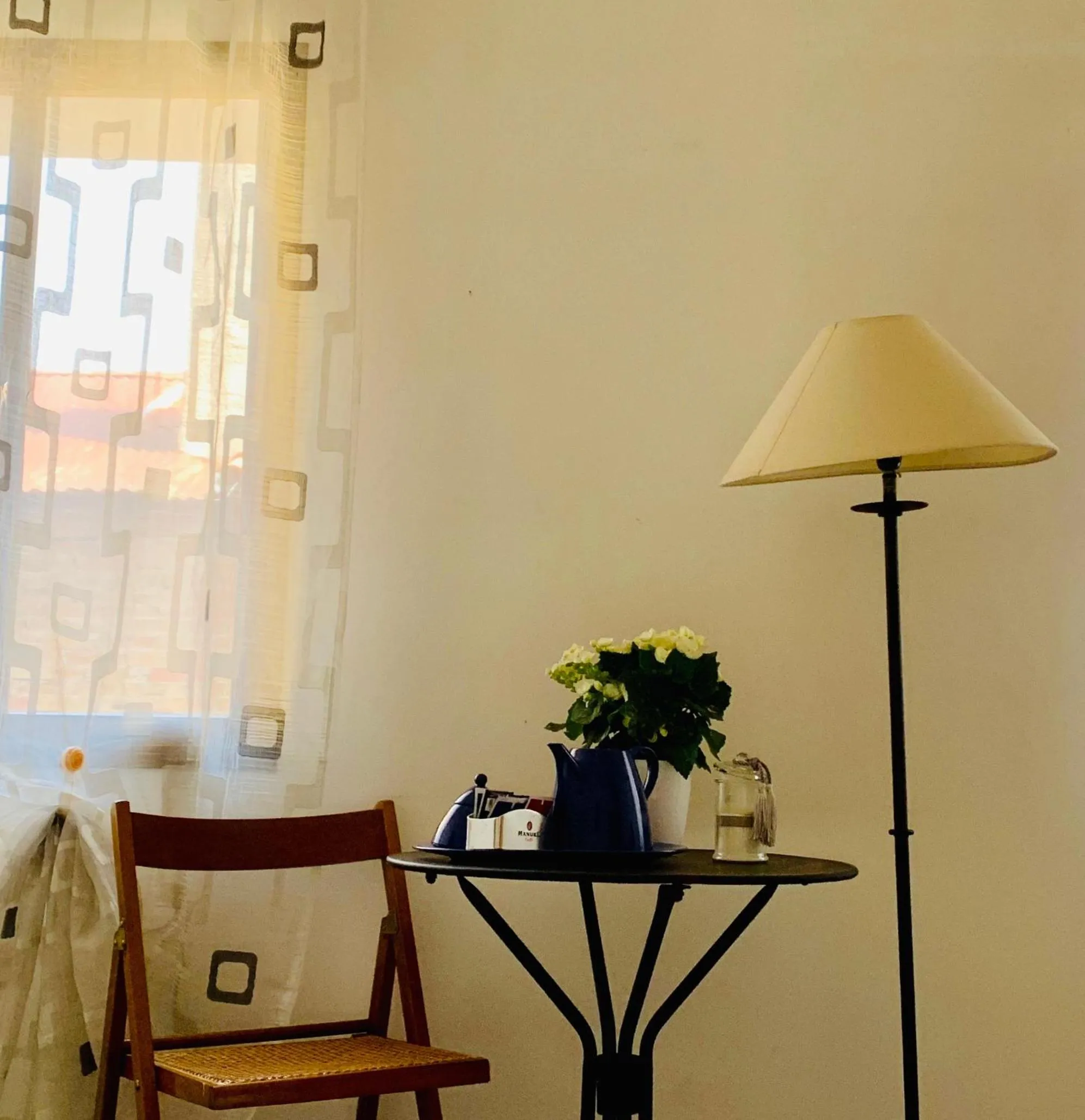 Coffee/tea facilities in Locanda Toronto