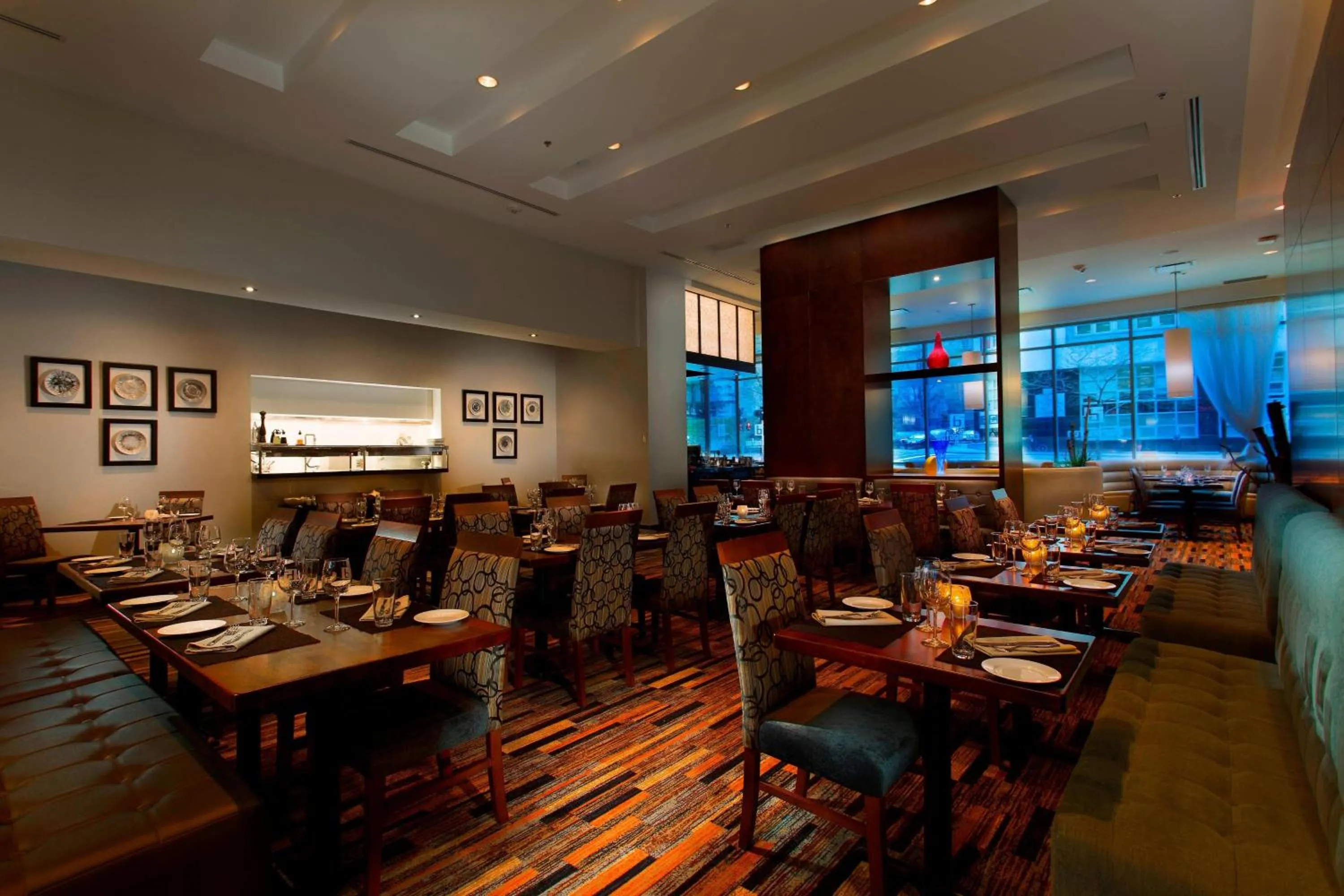 Restaurant/places to eat in Courtyard par Marriott Montréal Centre-ville