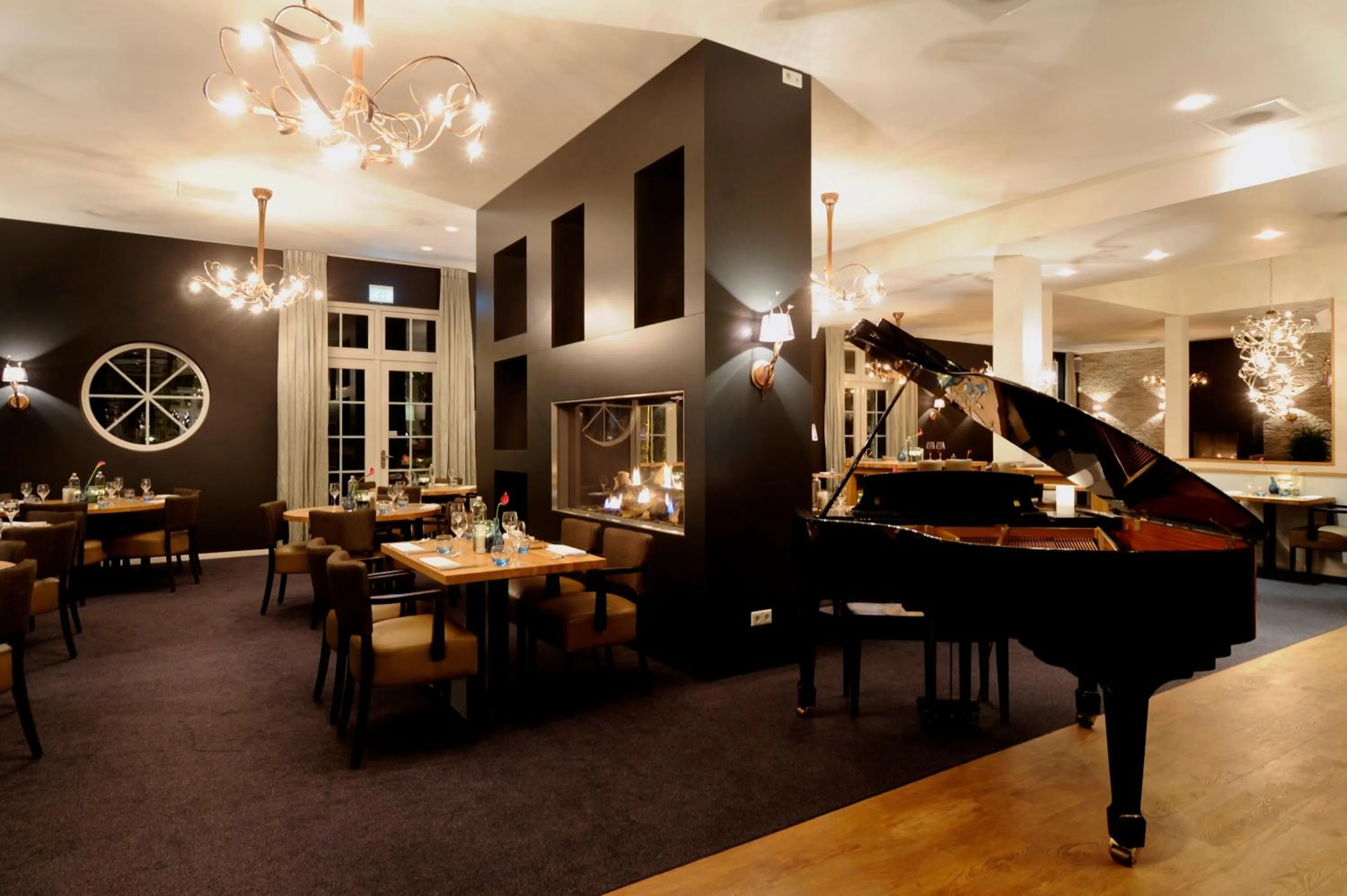 Restaurant/places to eat in Hotel Trix