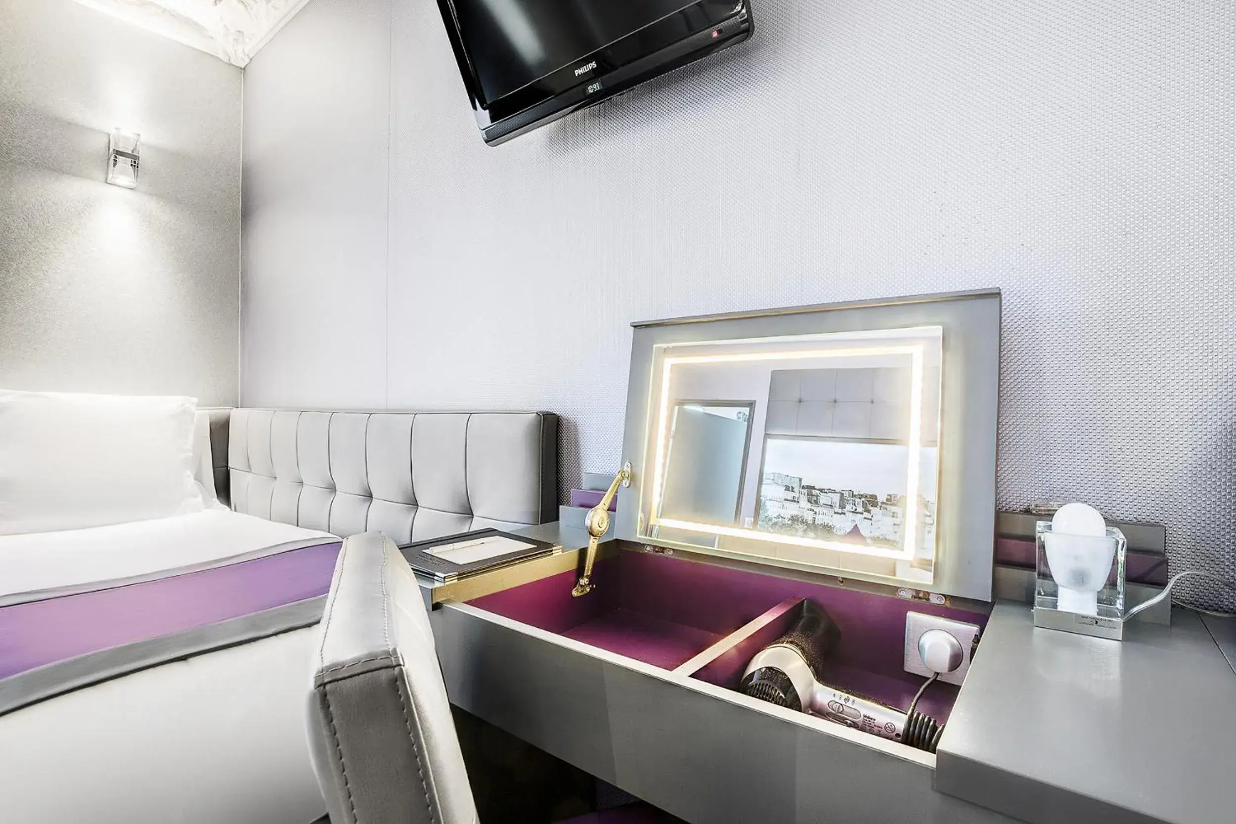 Triple Room in Best Western Nouvel Orléans Montparnasse Triple Room in Best Western Nouvel Orléans Montparnasse