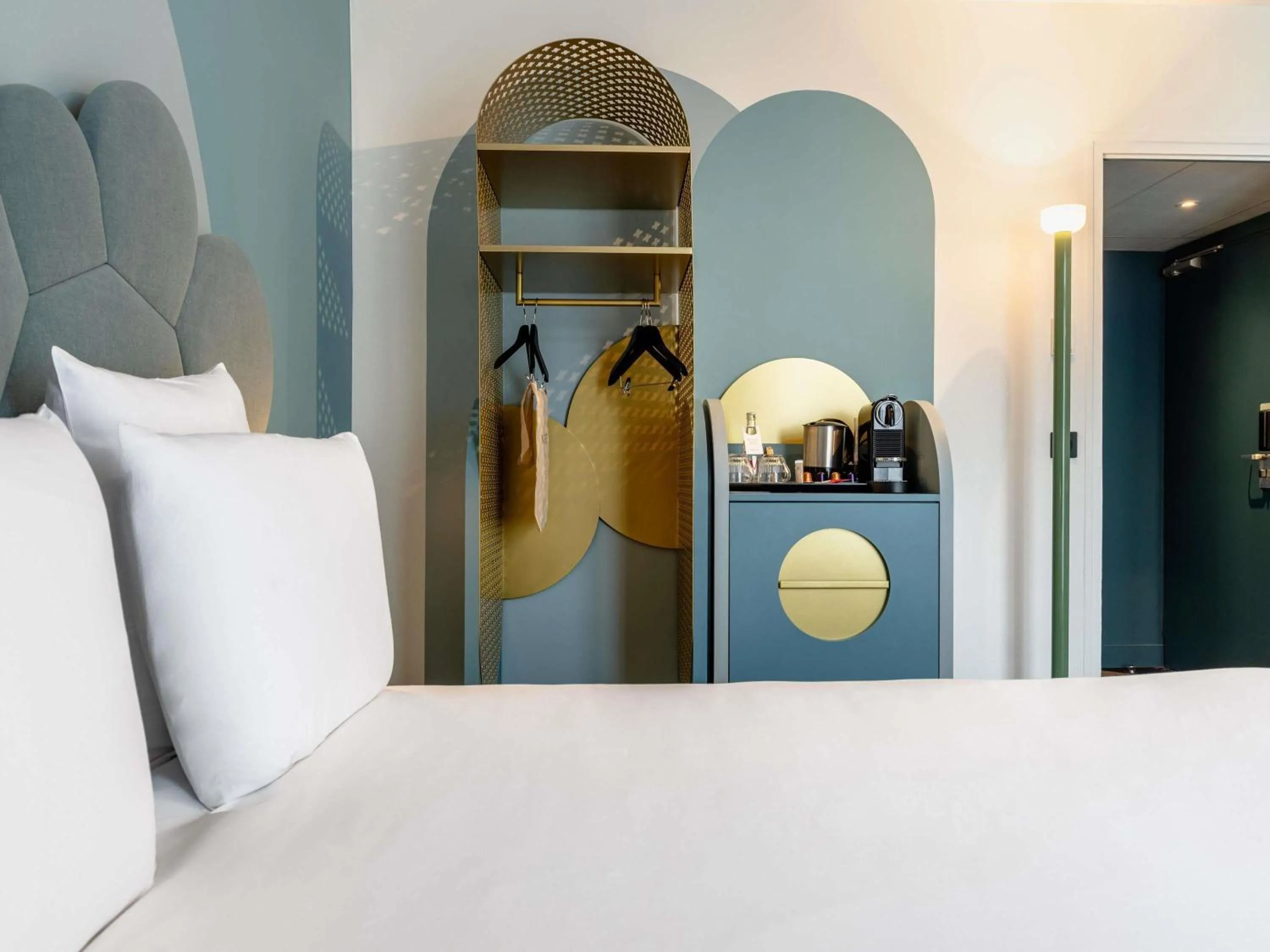 Bedroom, Bed in Mercure Annecy Centre