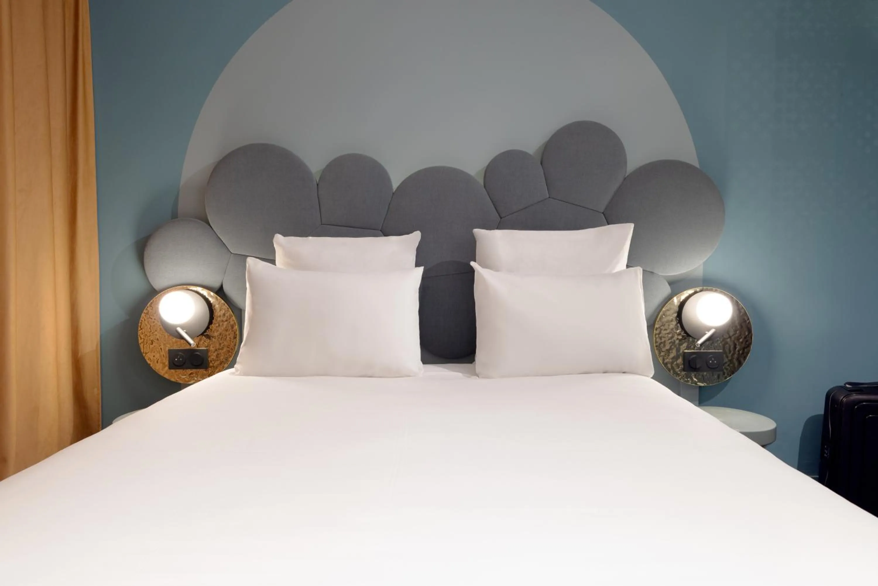 Bedroom, Bed in Mercure Annecy Centre