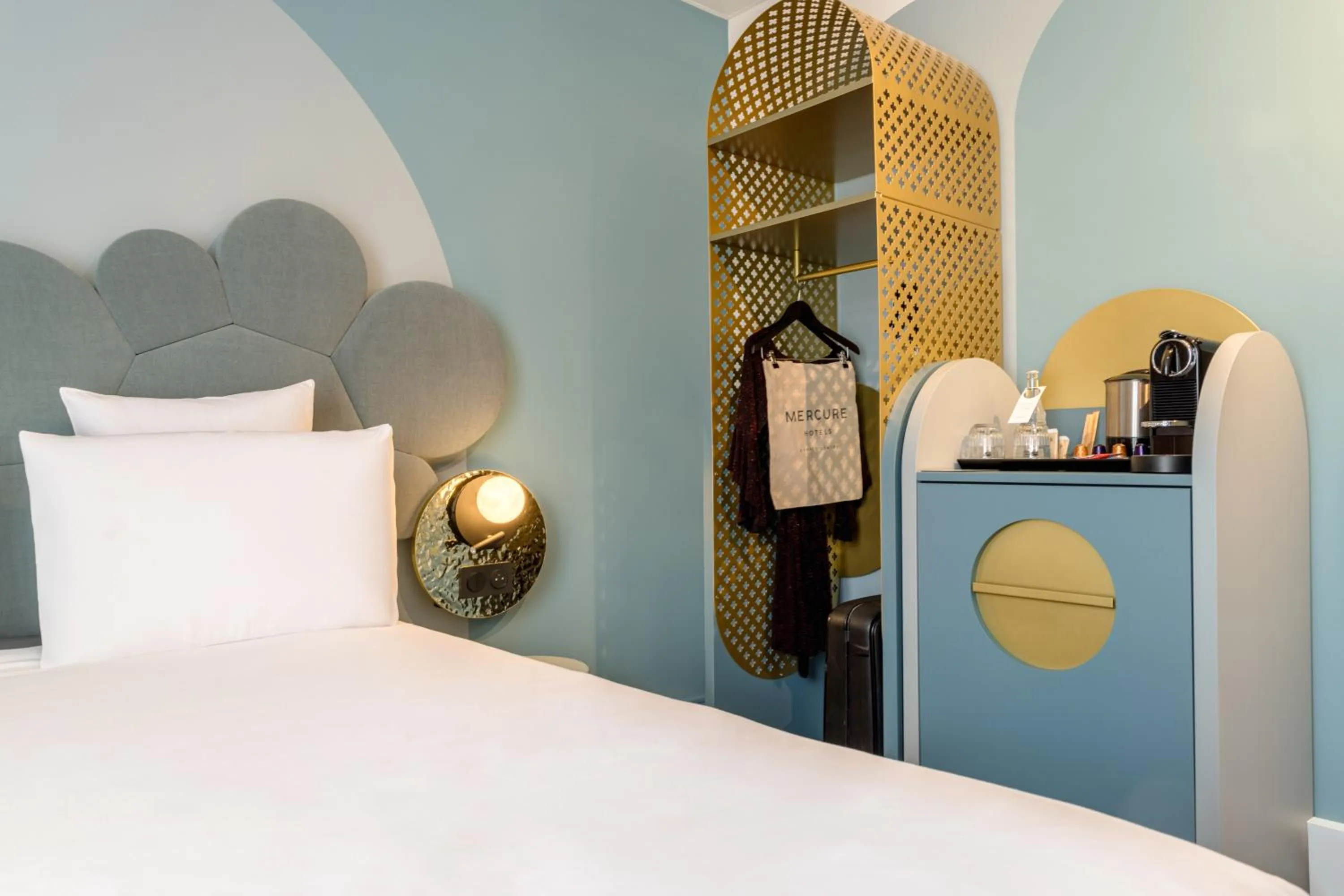 Bedroom, Bed in Mercure Annecy Centre