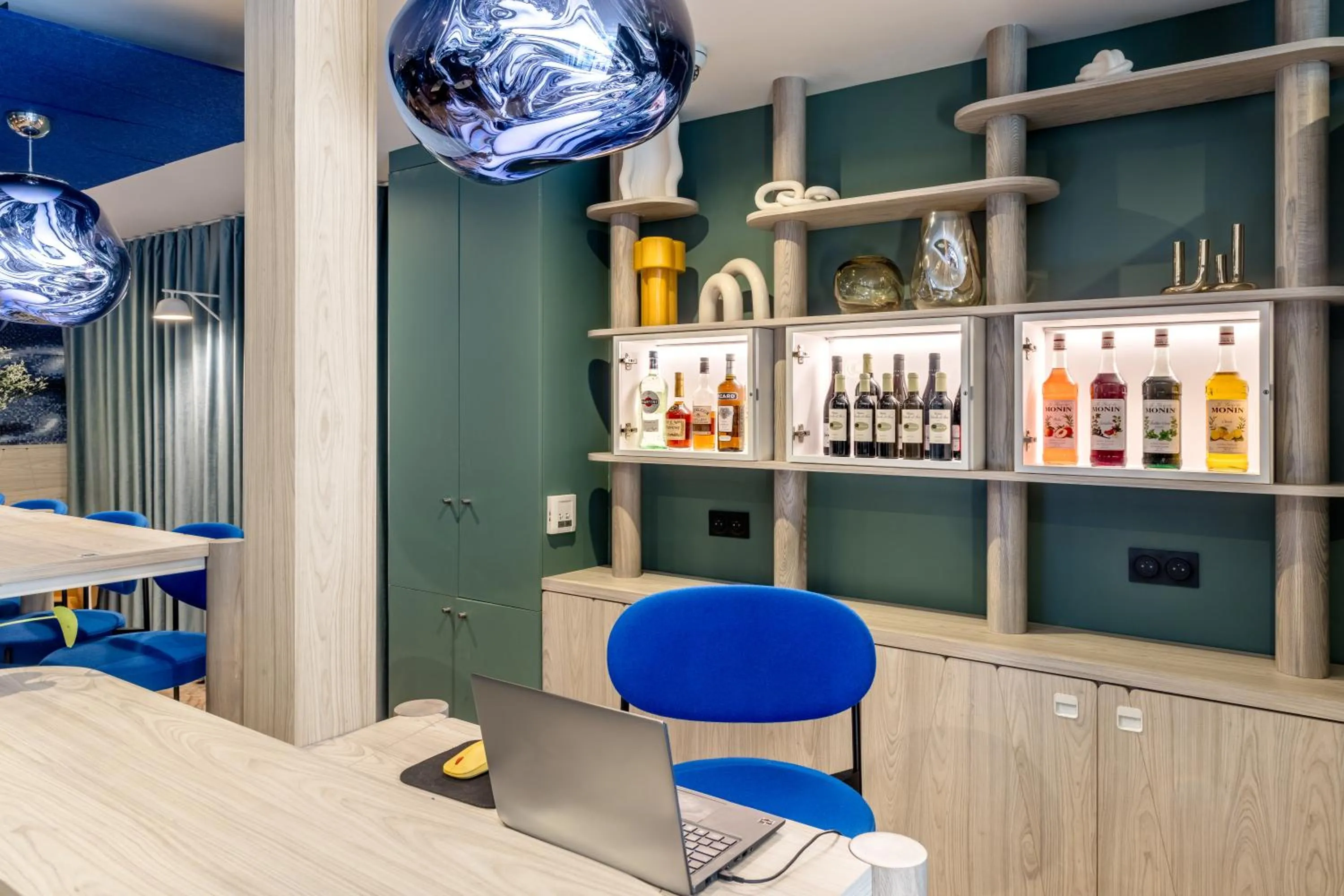 Lobby or reception in Mercure Annecy Centre