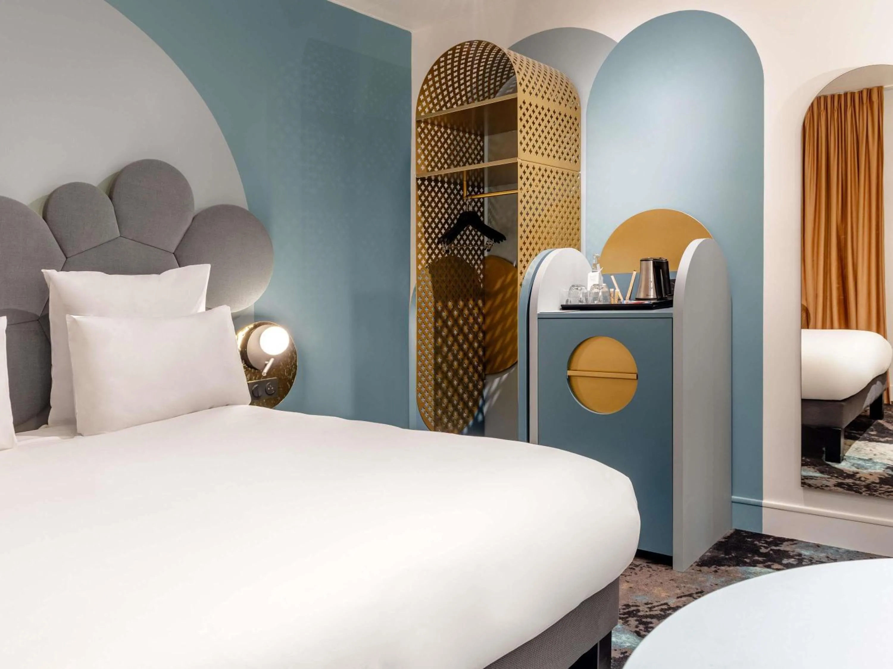 Bedroom, Bed in Mercure Annecy Centre