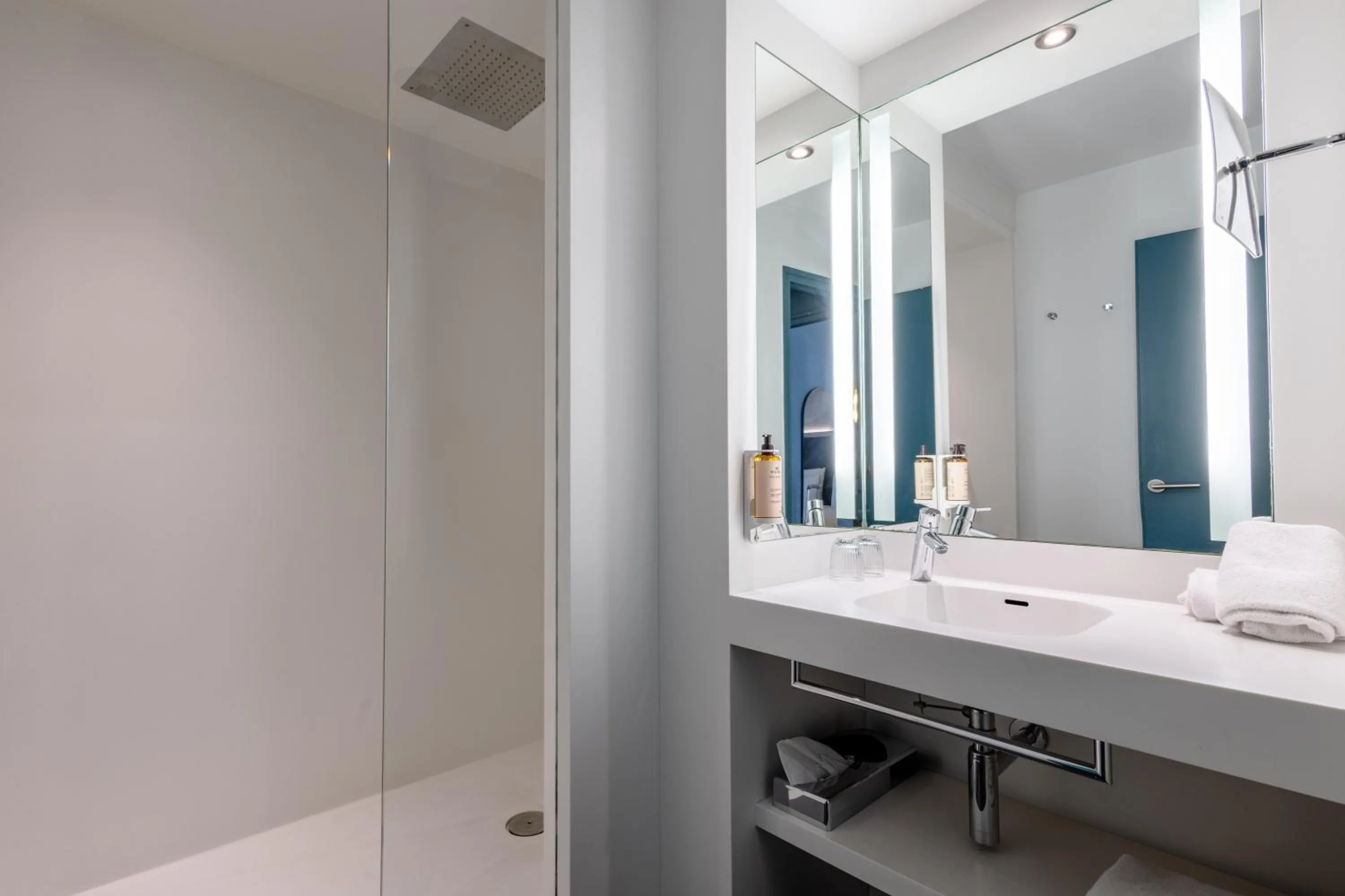 Shower in Mercure Annecy Centre