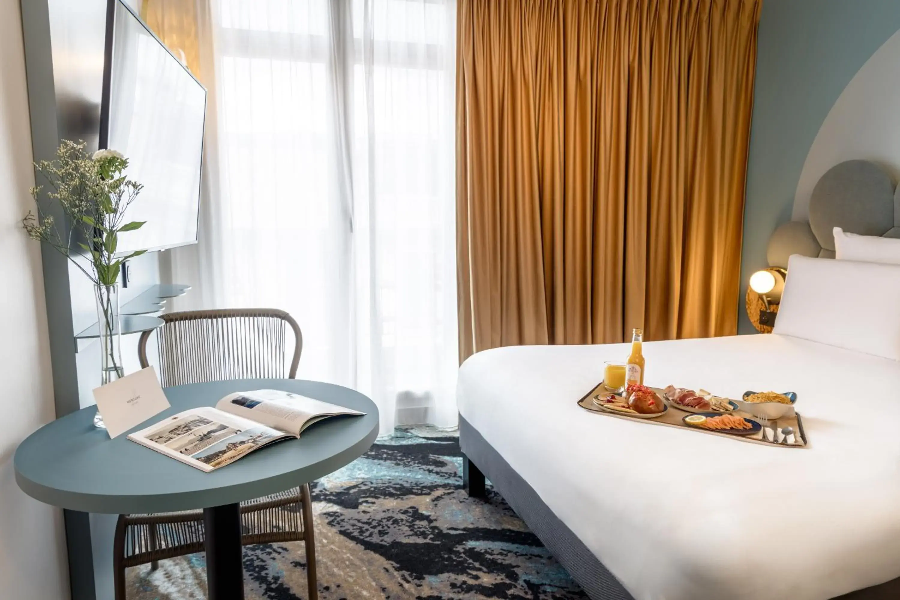 Classic Double or Twin Room in Mercure Annecy Centre Classic Double or Twin Room in Mercure Annecy Centre