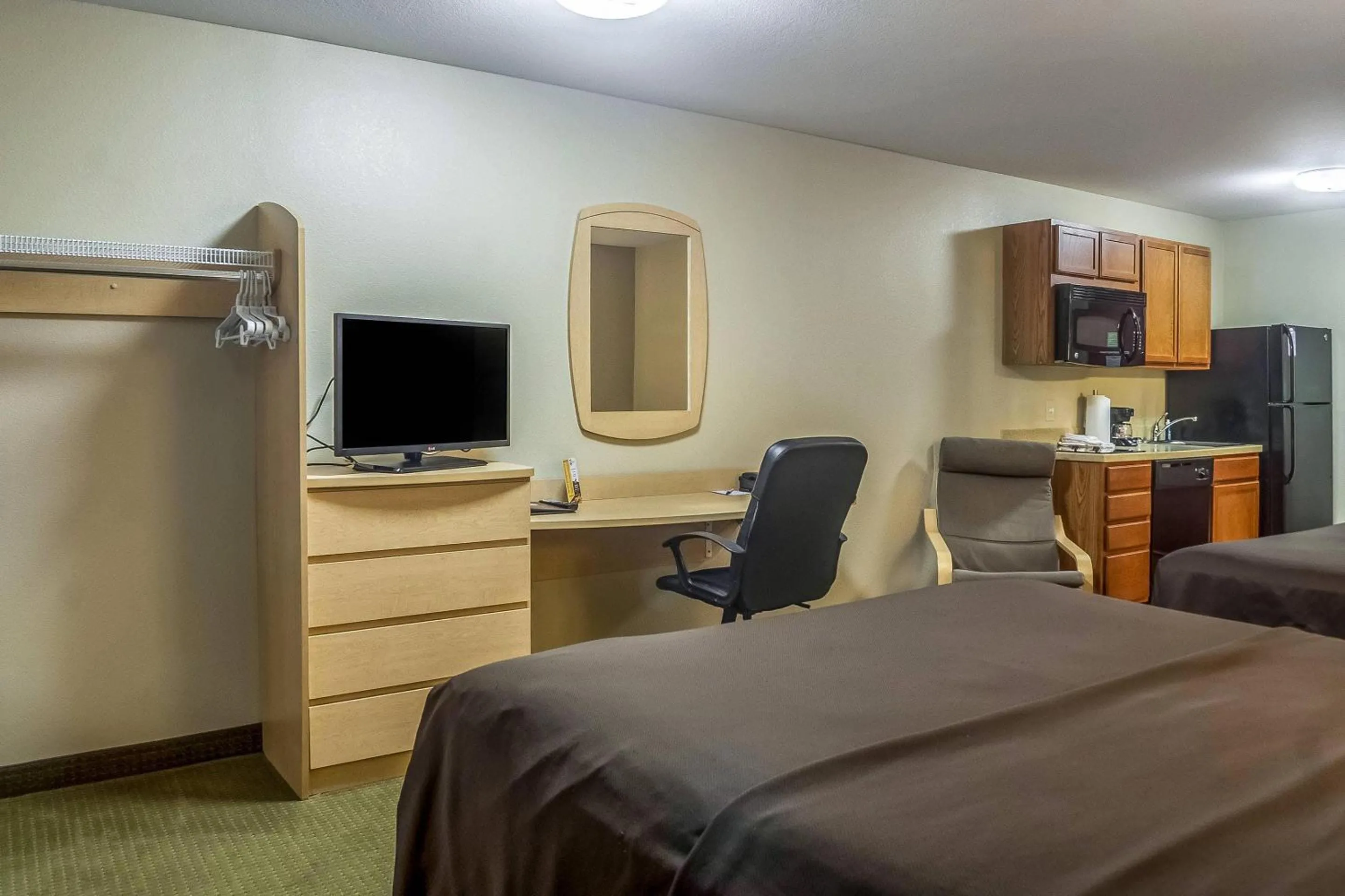 Bedroom in Suburban Studios Triadelphia - Wheeling at The Highlands