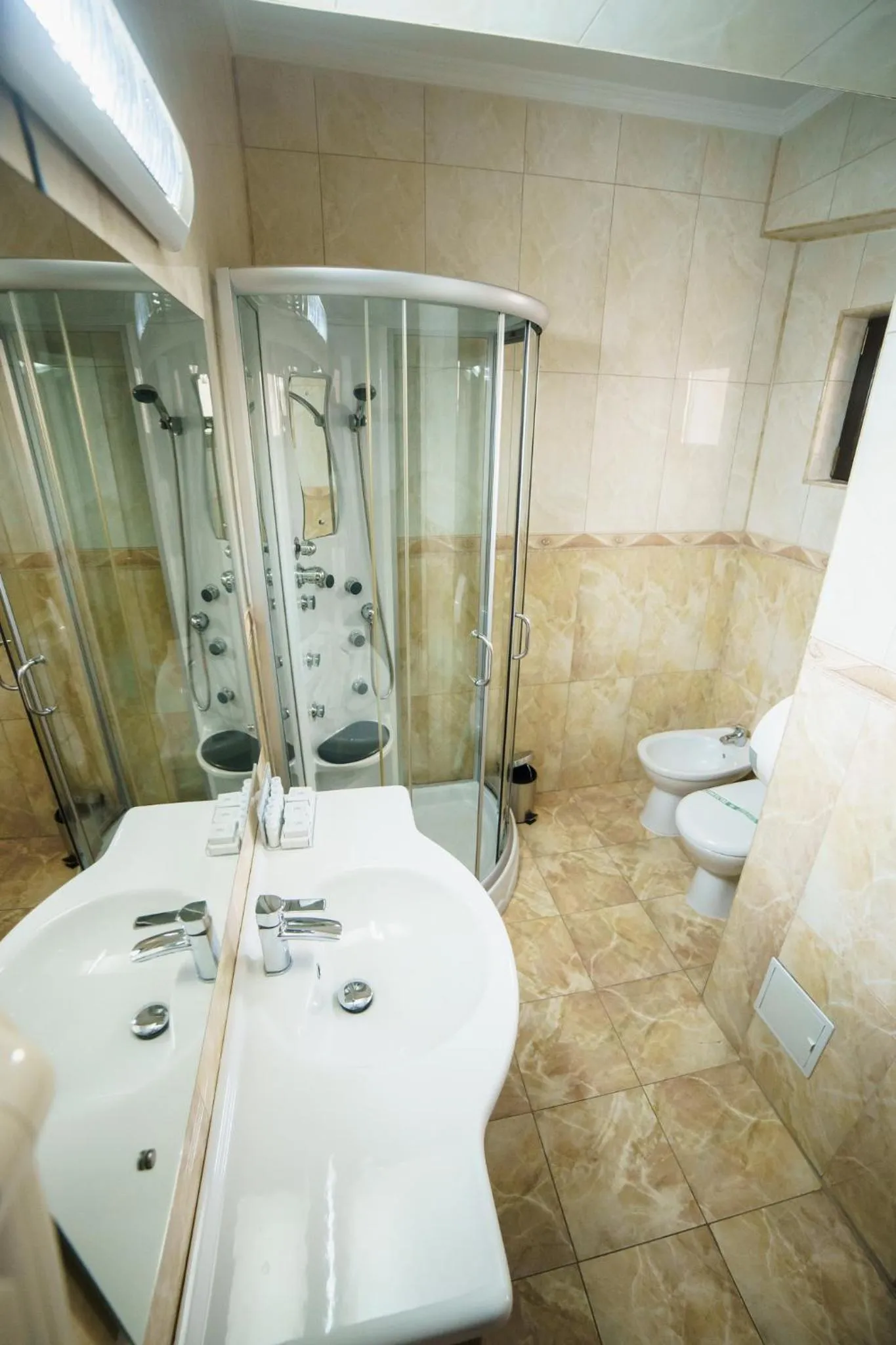Bathroom in Grand Hotel Orient Braila