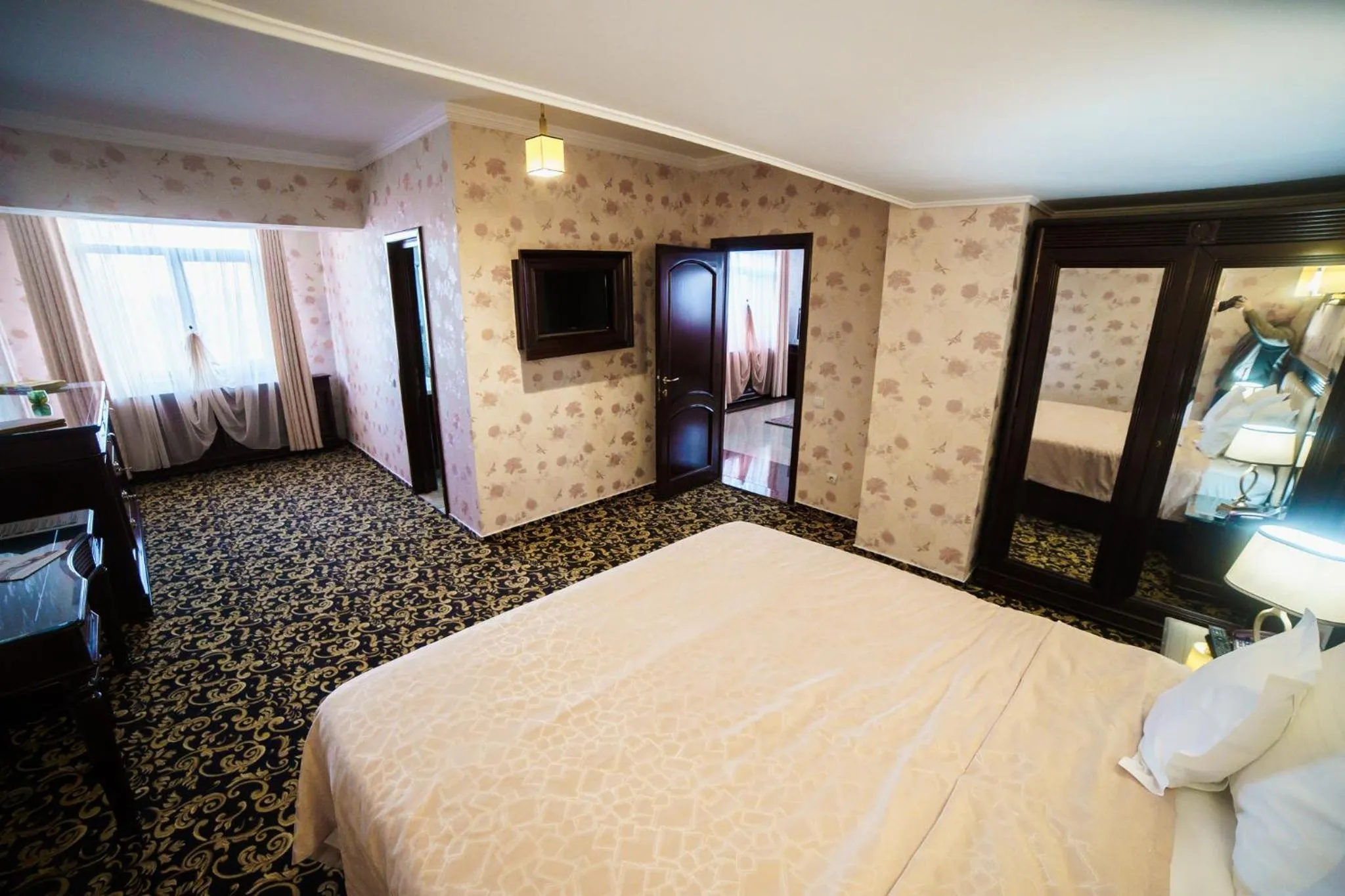 Bedroom, Bed in Grand Hotel Orient Braila