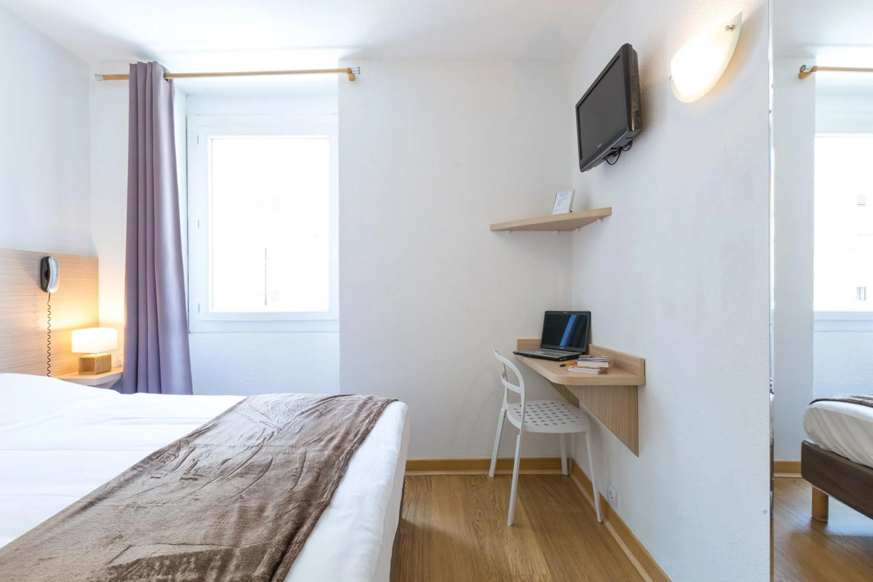 Bedroom, Bed in Europe Hotel Vieux Port