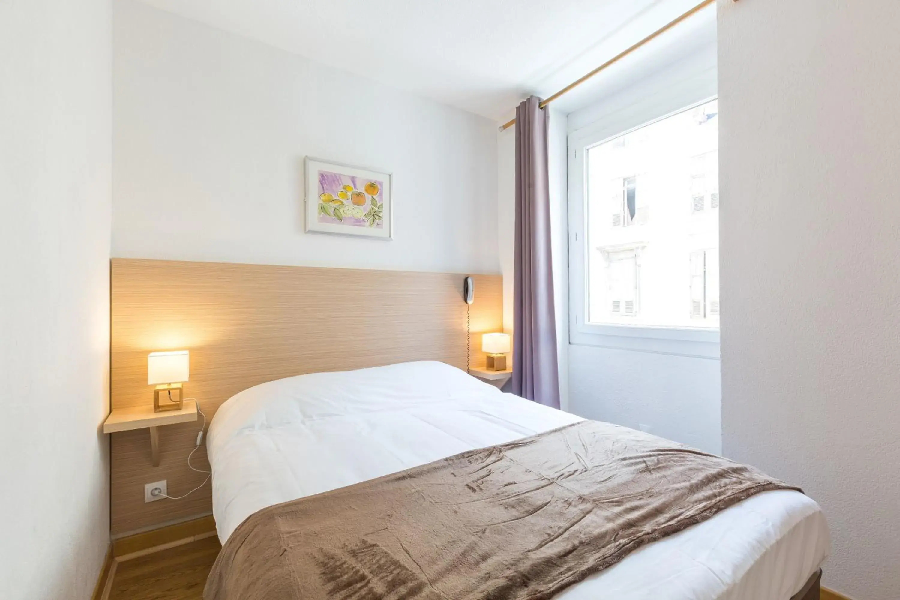 Single Room in Europe Hotel Vieux Port Single Room in Europe Hotel Vieux Port