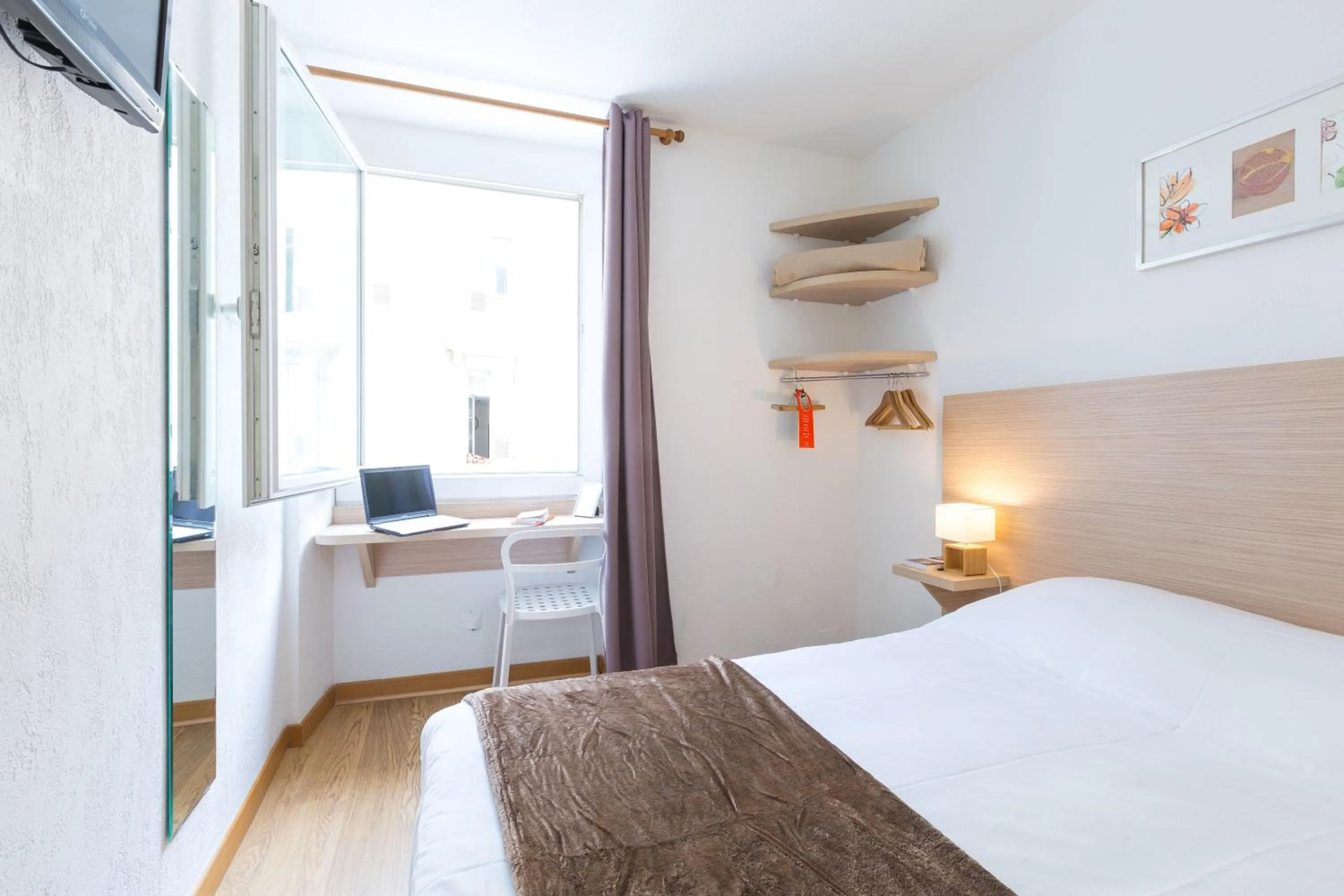 Photo of the whole room, Bed in Europe Hotel Vieux Port