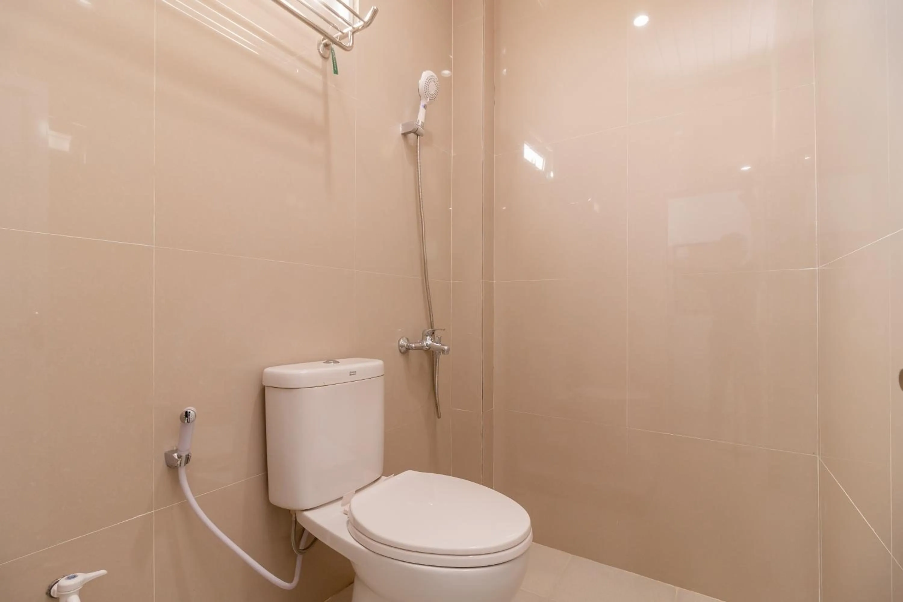 Bathroom in RedDoorz Plus near Palembang Icon Mall 2